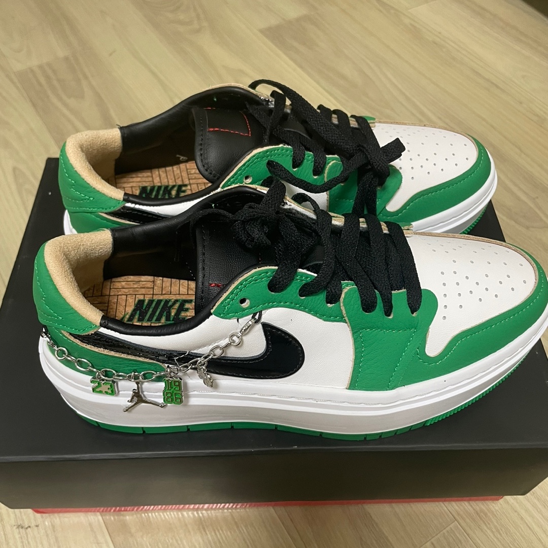 (W) Jordan 1 Elevate Low SE Lucky Green 착용 스타일 - 1