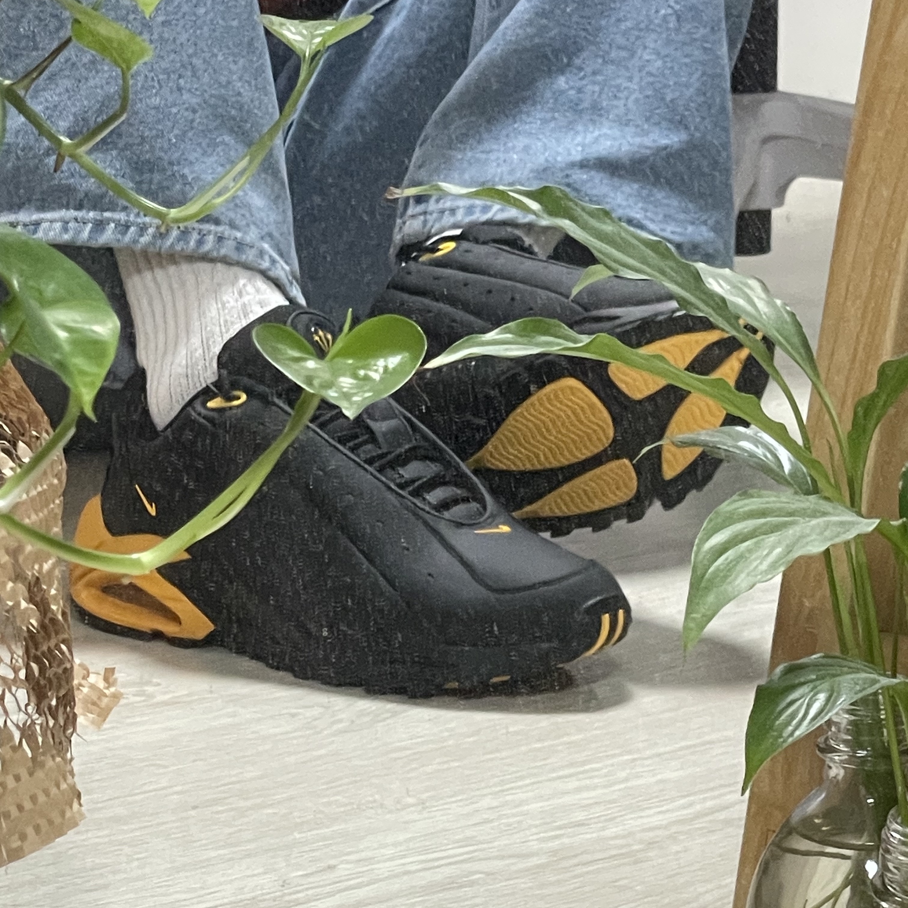 Nike x Drake Nocta Hot Step Air Terra Black and Yellow 착용 스타일 - 3