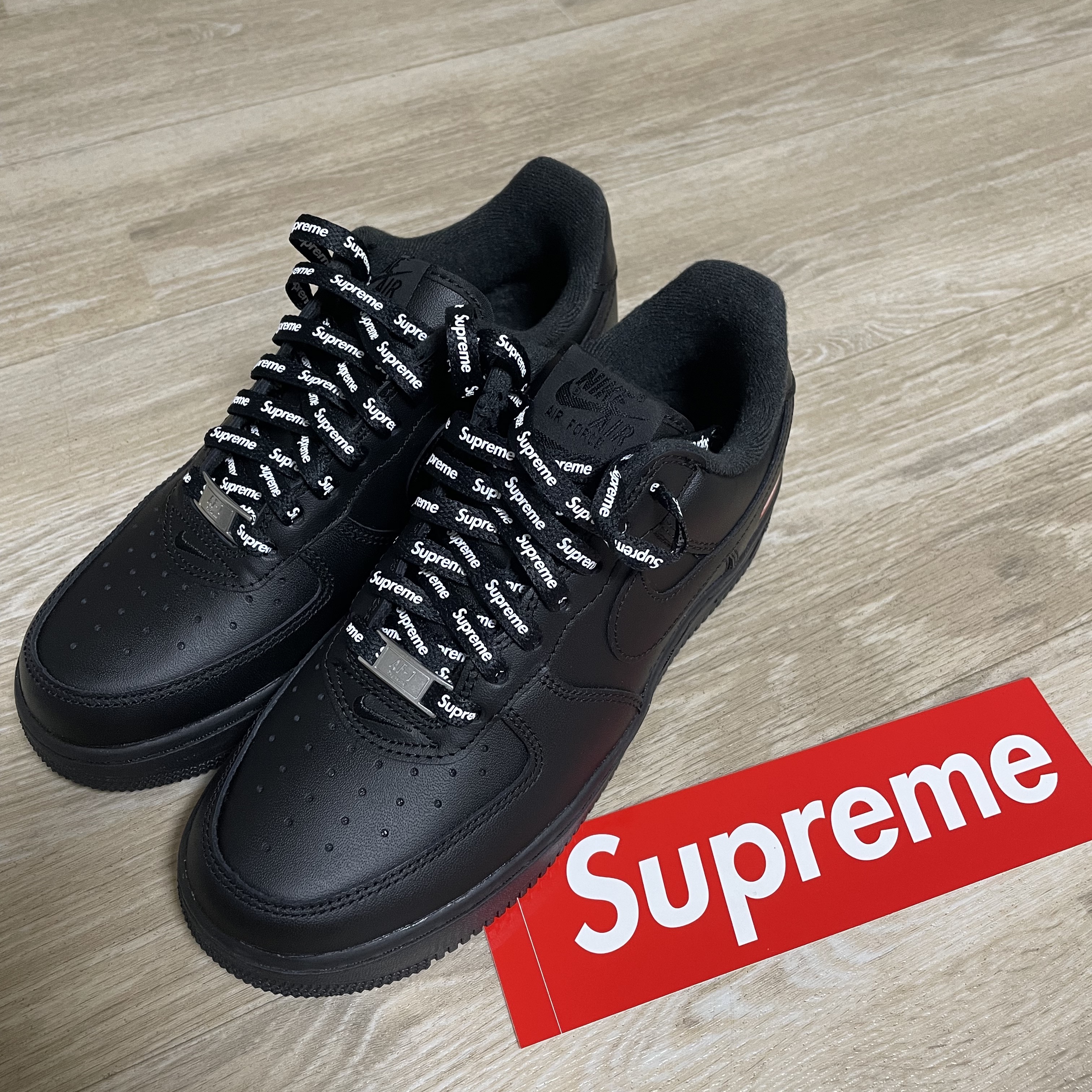 Nike x Supreme Air Force 1 Low Black 착용 스타일