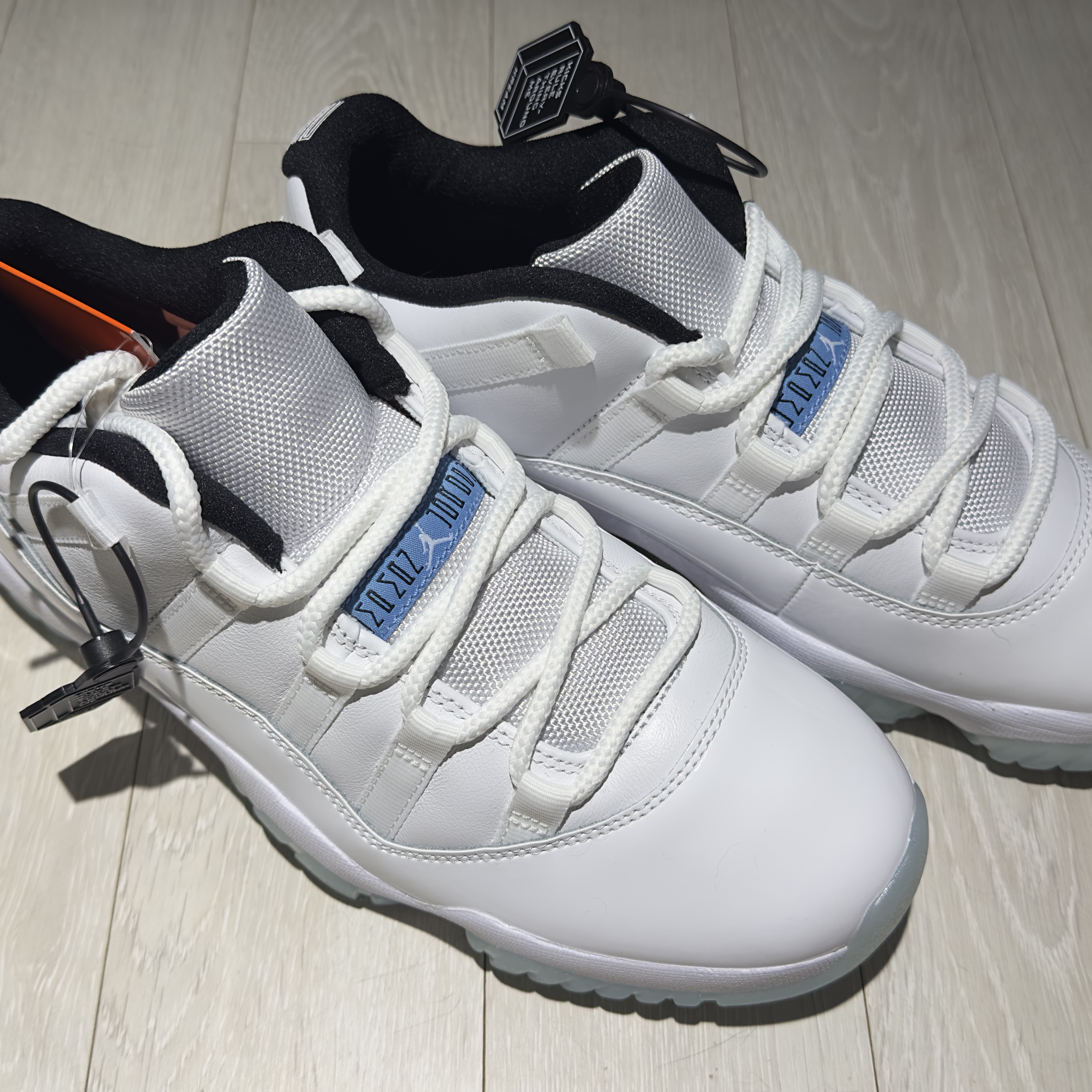 Jordan 11 Retro Low Legend Blue 착용 스타일 - 1
