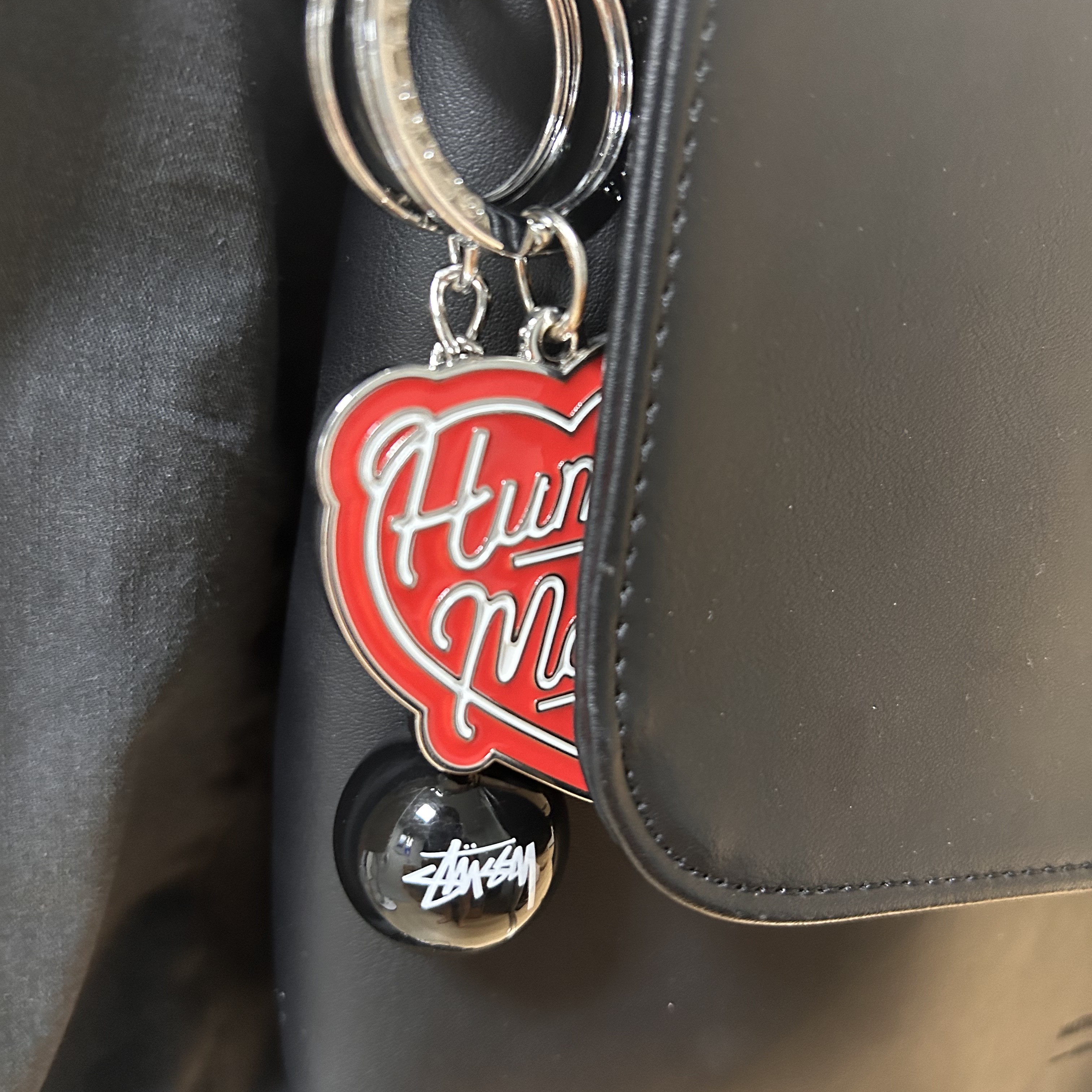 Stussy 8 Ball Keychain Black, Human Made Heart Keyring Red 착용 스타일