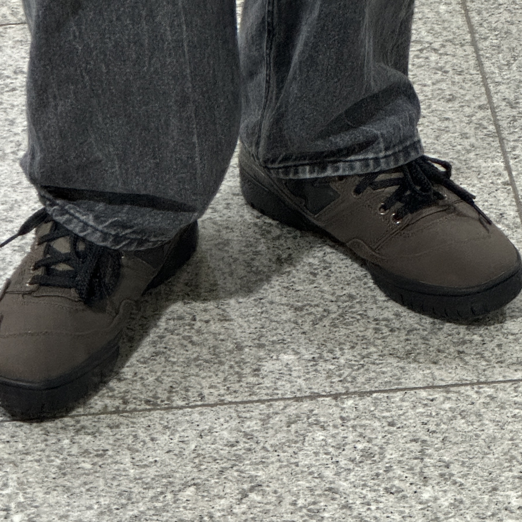 New Balance x Thisisneverthat 550 Brown Black 착용 스타일