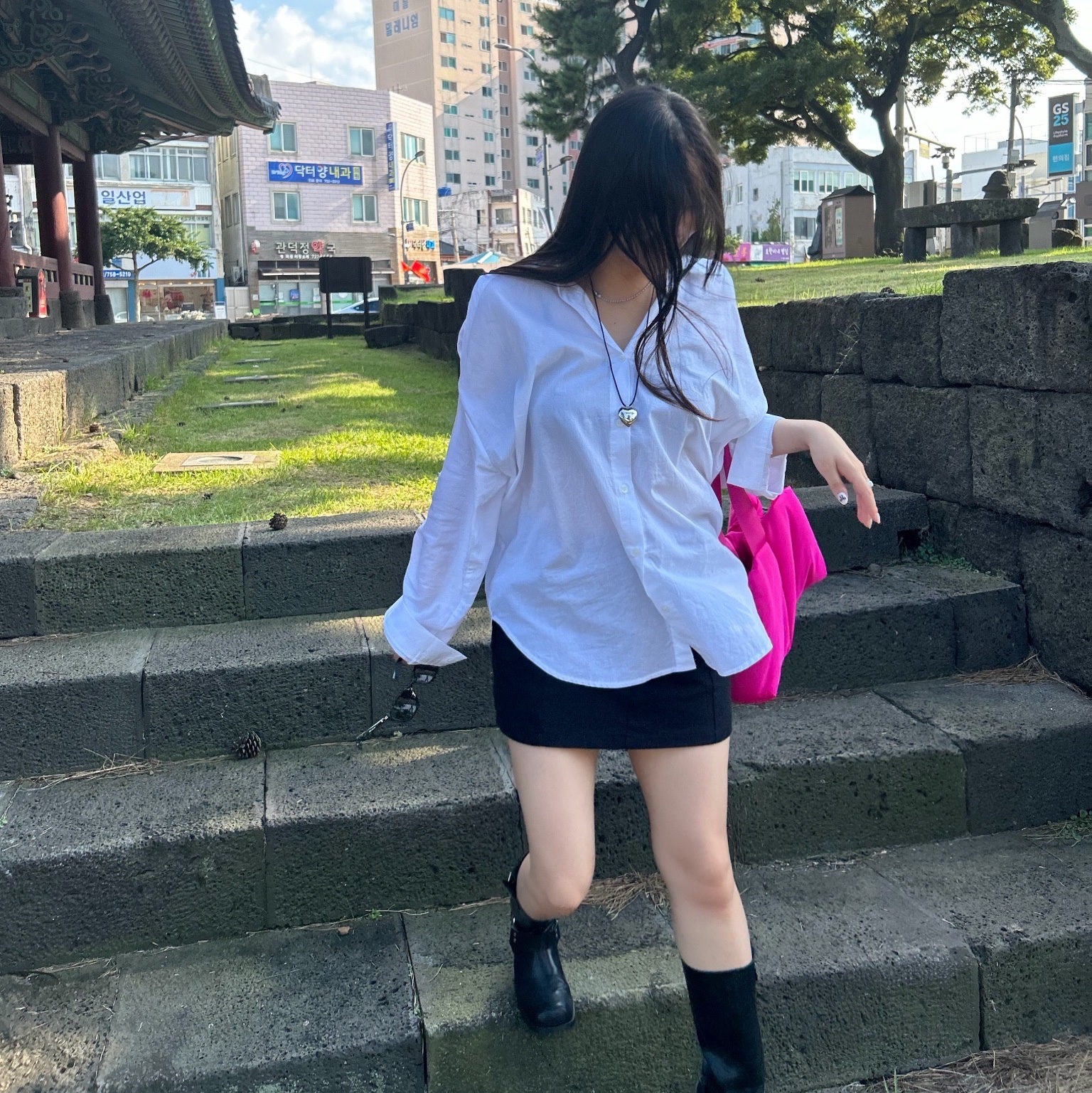 COS Padded Shopper Bag Pink 착용 스타일 - 4
