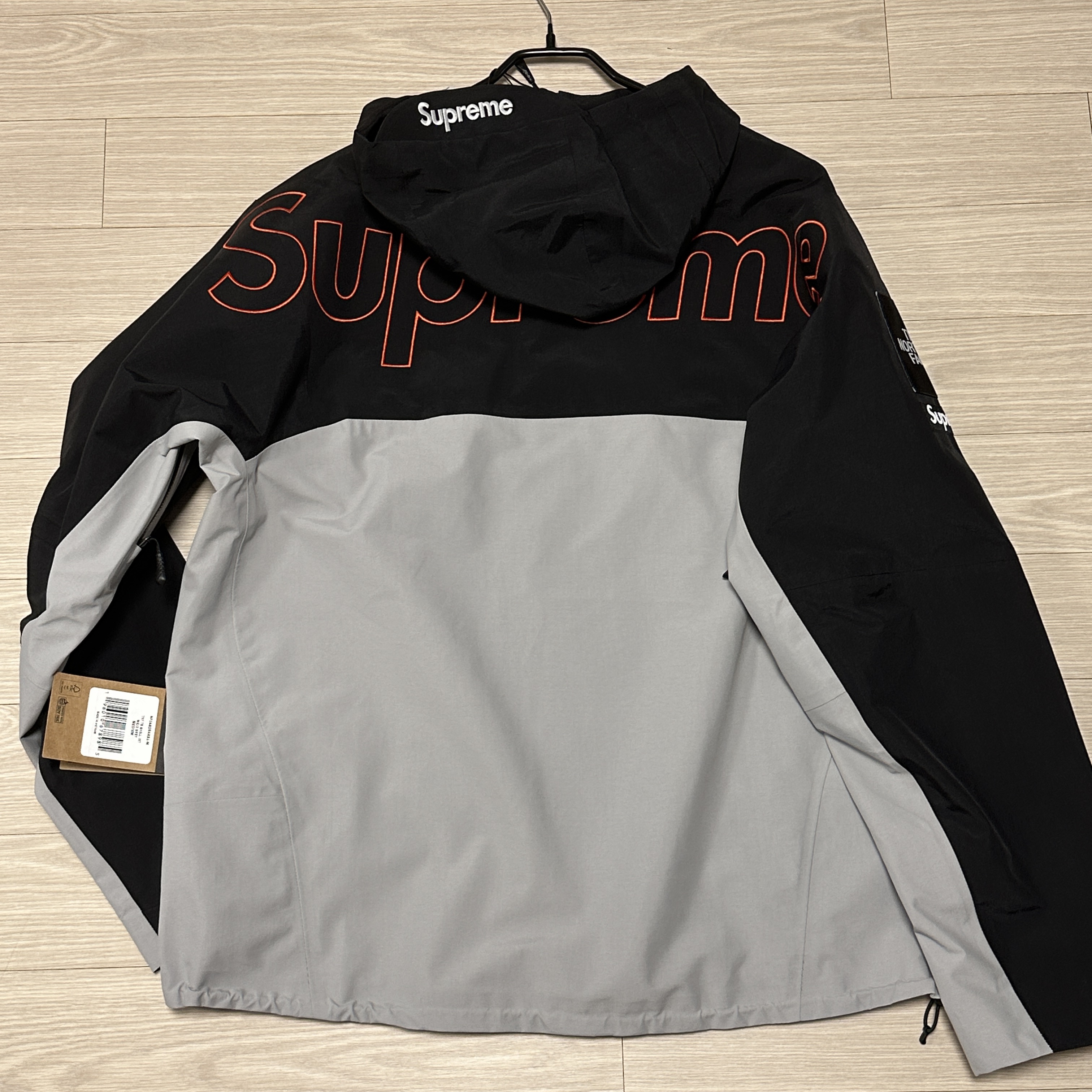 Supreme x The North Face Taped Seam Shell Jacket Grey - 22FW 착용 스타일 - 2