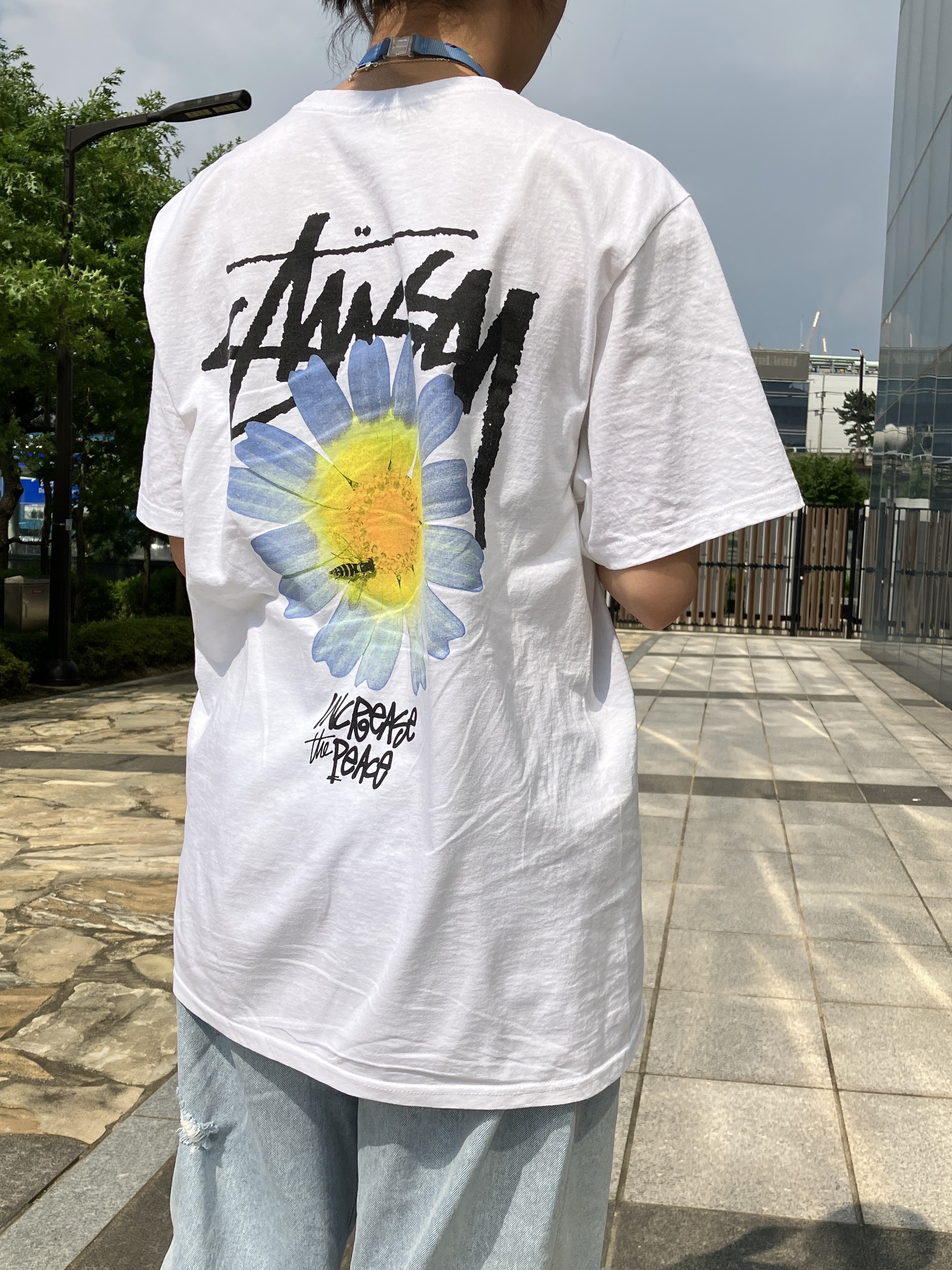 Stussy ITP Flower T-Shirt White 착용 스타일 - 2