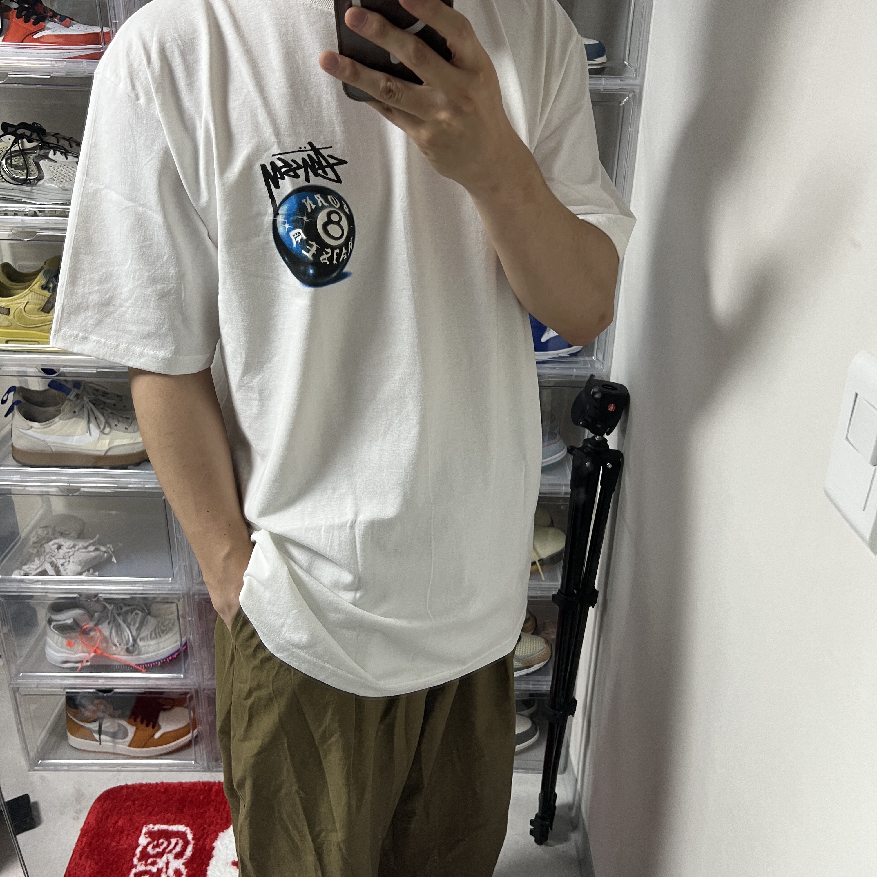 Stussy x Born X Raised 8 Ball T-Shirt White 착용 스타일 - 1