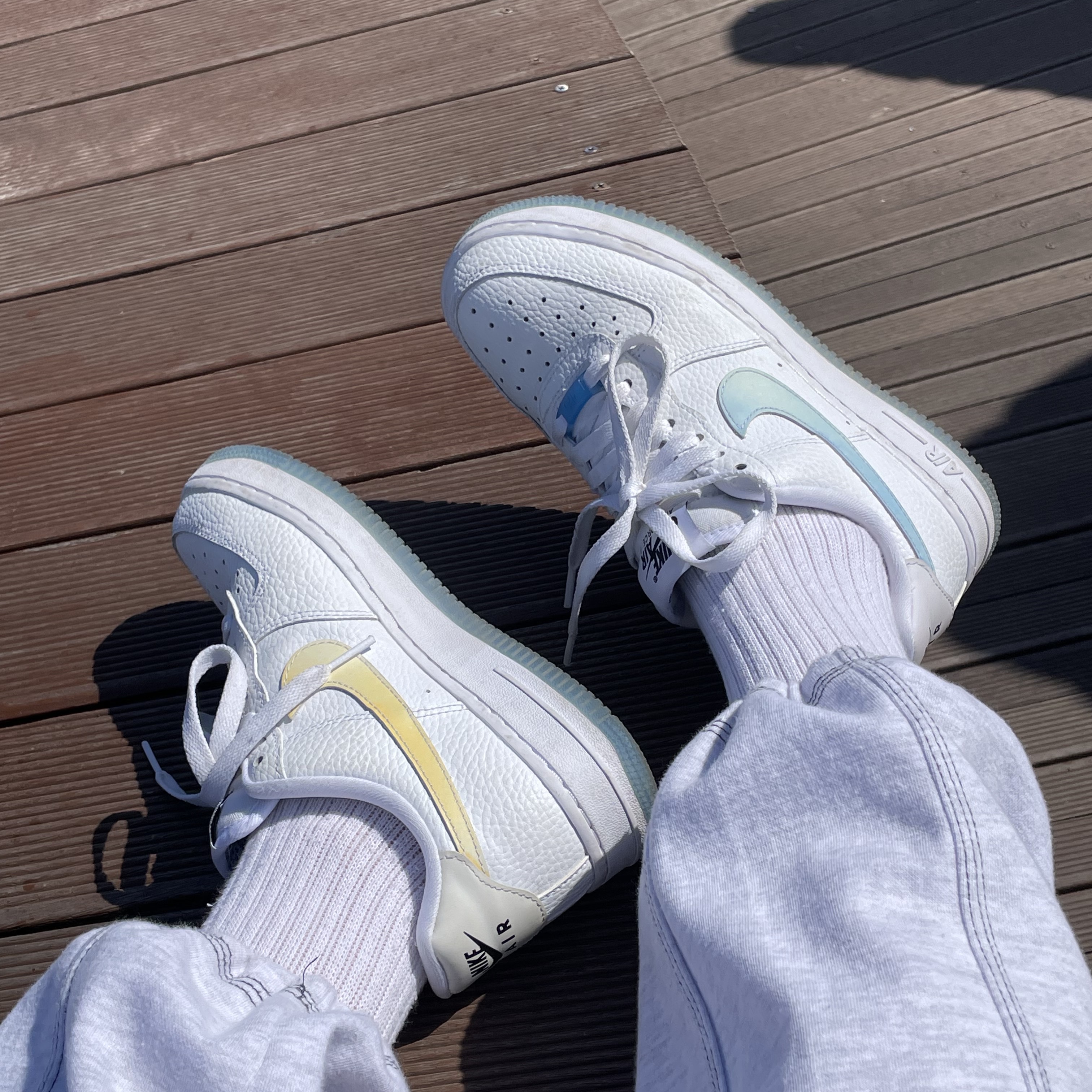 (W) Nike Air Force 1 '07 LX White University Blue 착용 스타일 - 1