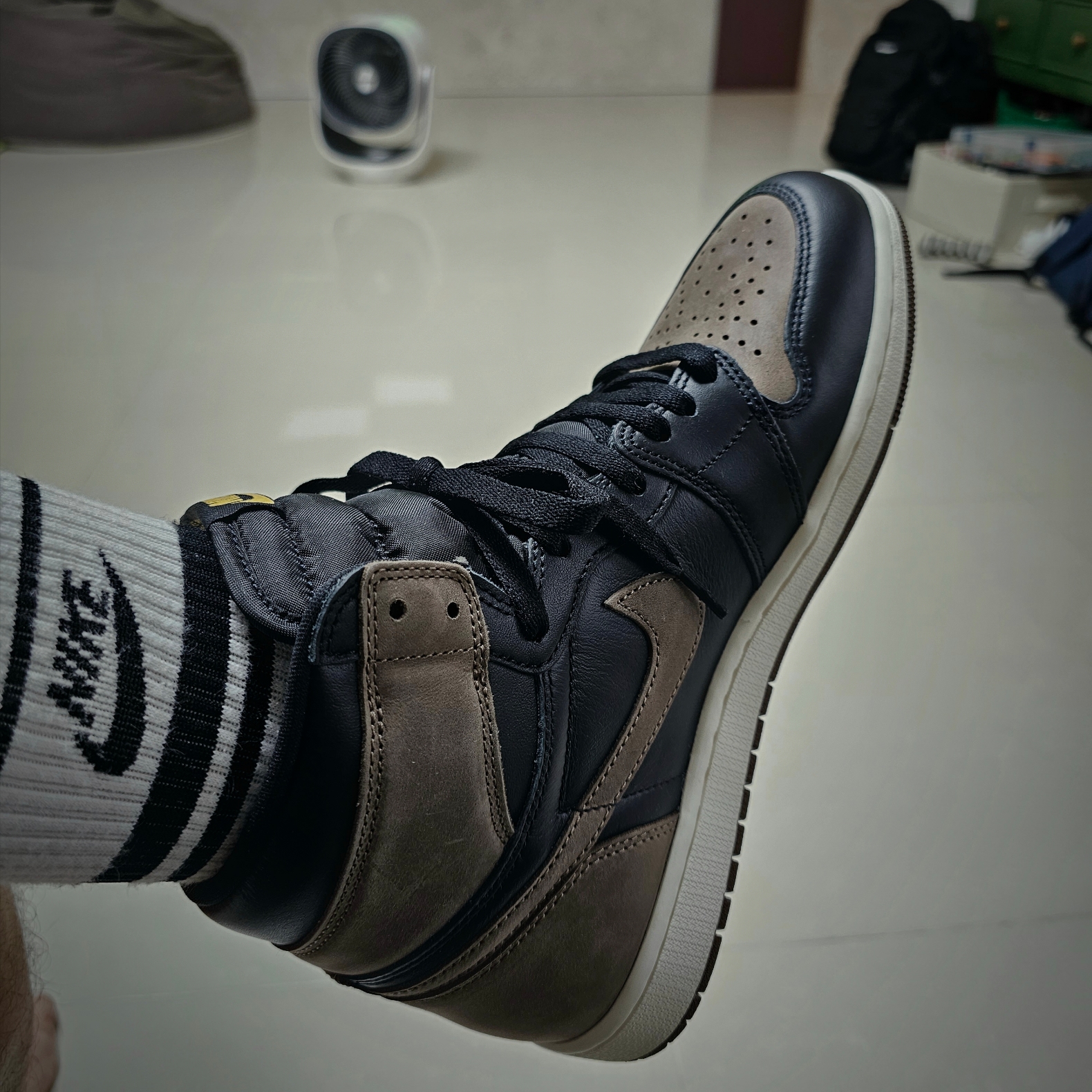 Jordan 1 Retro High OG Palomino 착용 스타일 - 3