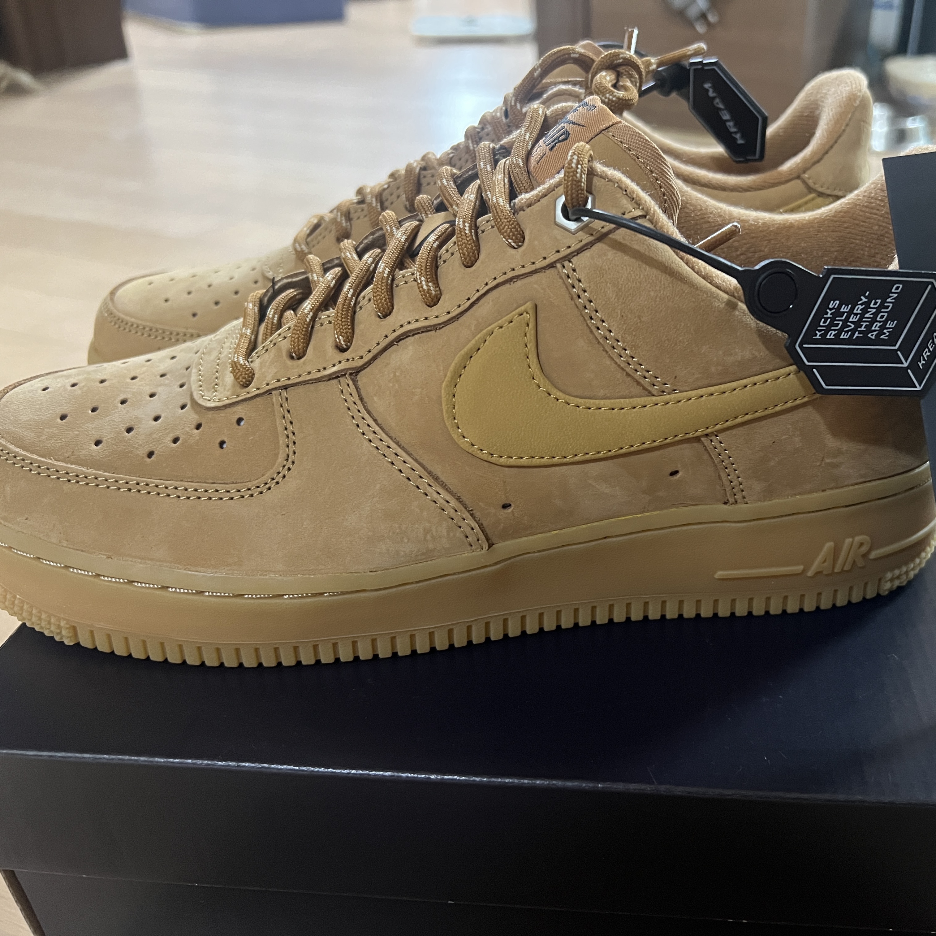 Nike Air Force 1 '07 WB Flax 착용 스타일