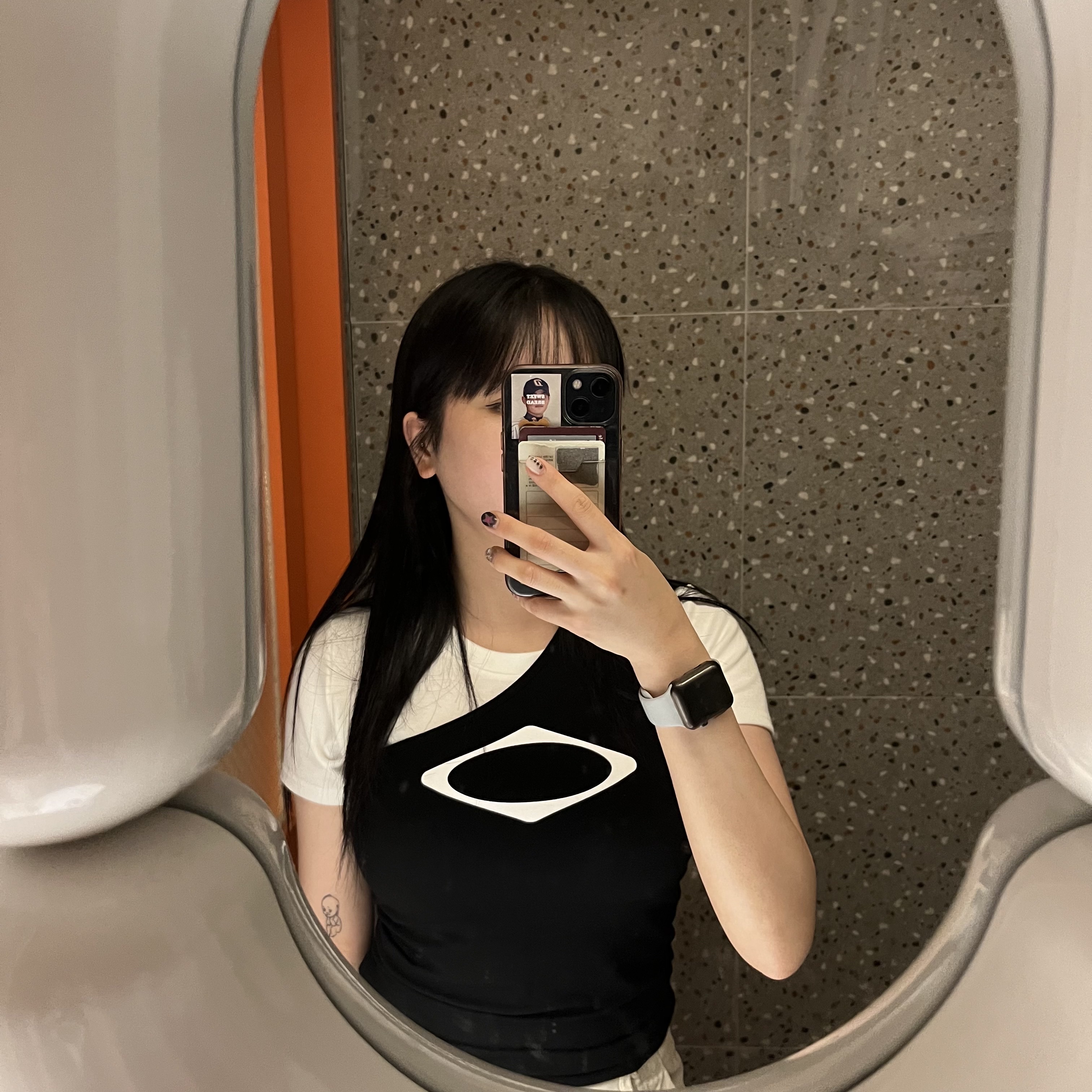 (W) Mischief Rhombus One Shoulder Top Black 착용 스타일