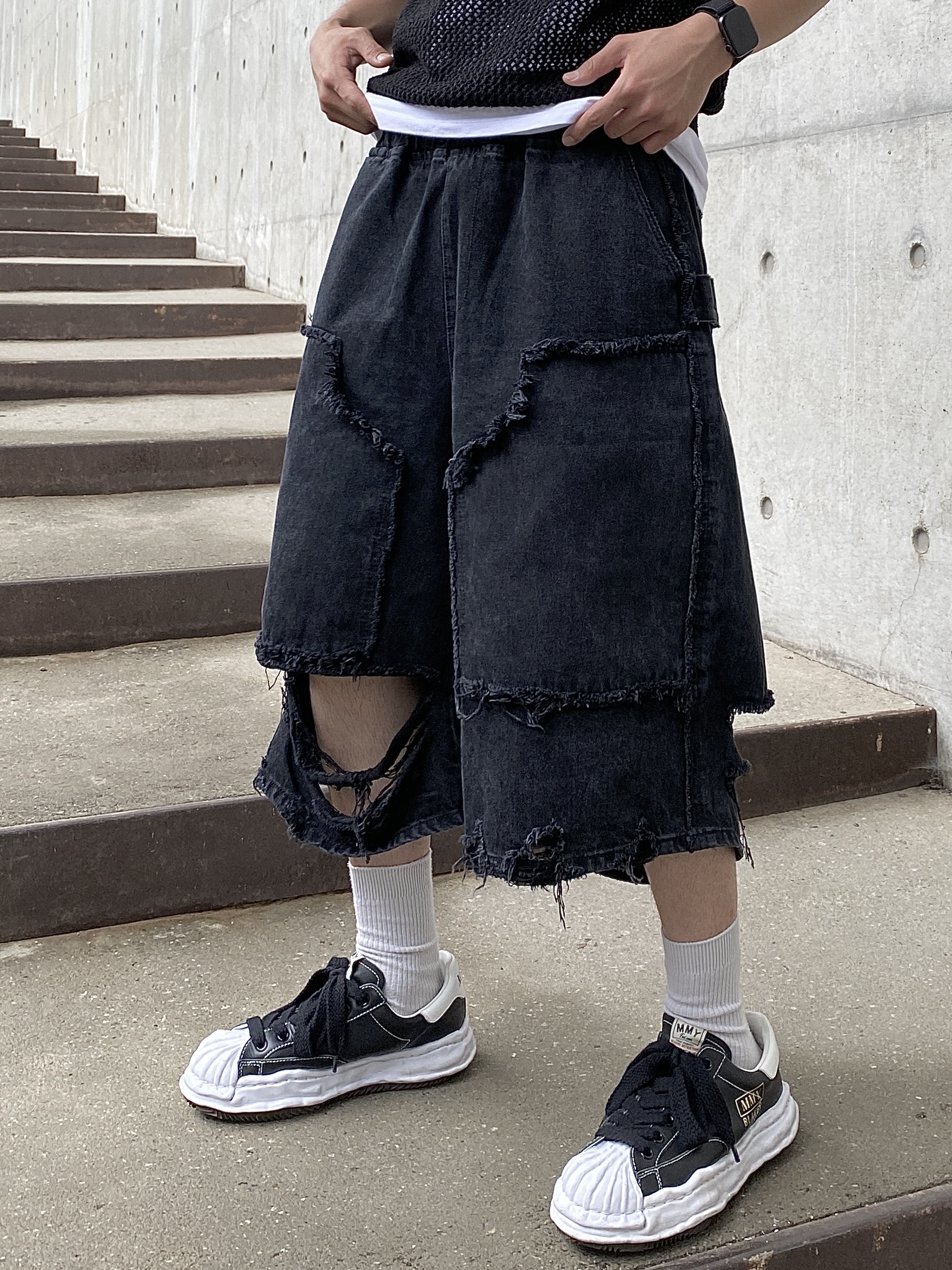 Maison Mihara Yasuhiro Blakey OG Sole Leather Low-top Sneakers Black 착용 스타일 - 5