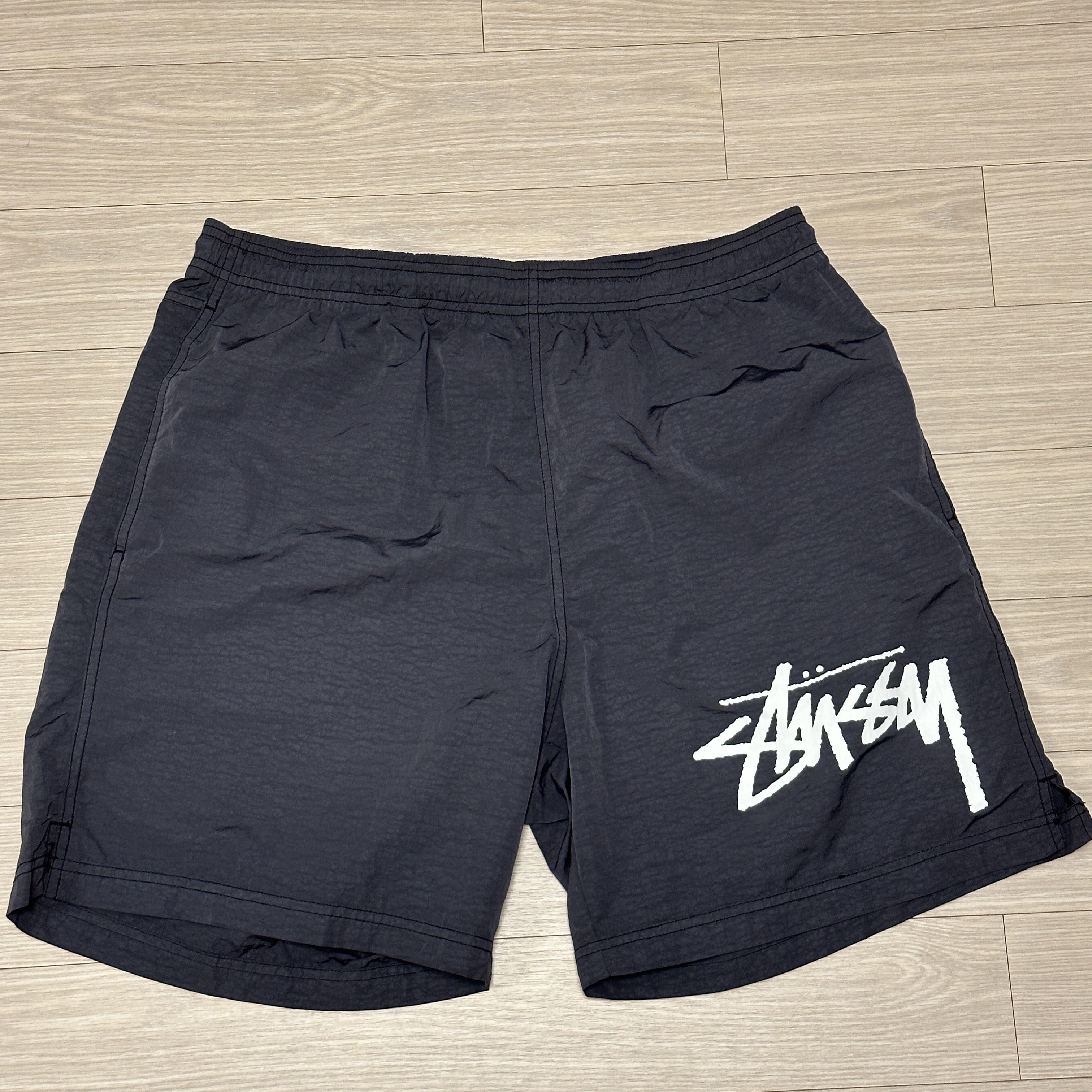 Nike x Stussy Water Shorts Off Noir 착용 스타일 - 2