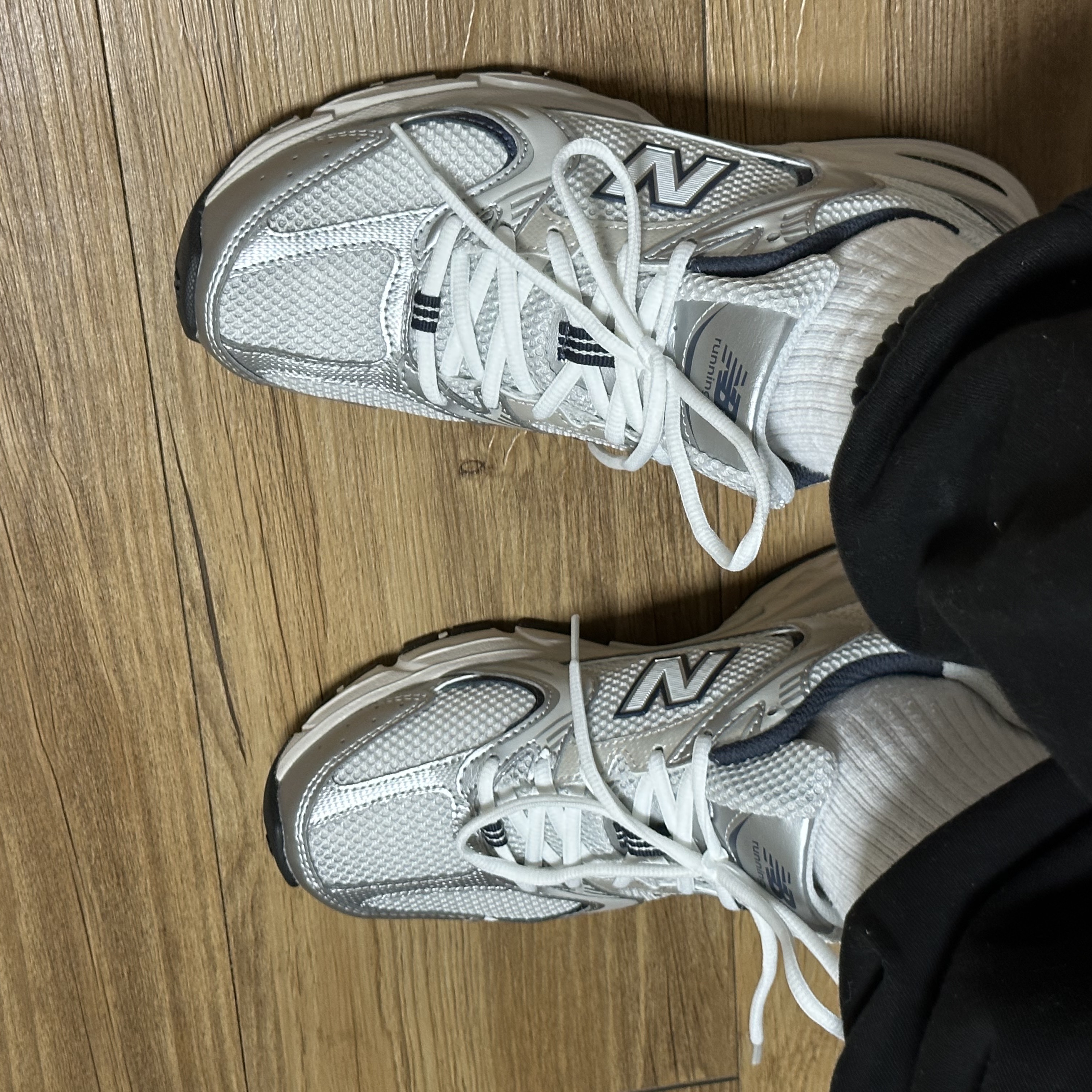 New Balance 530 Steel Grey 착용 스타일 - 2