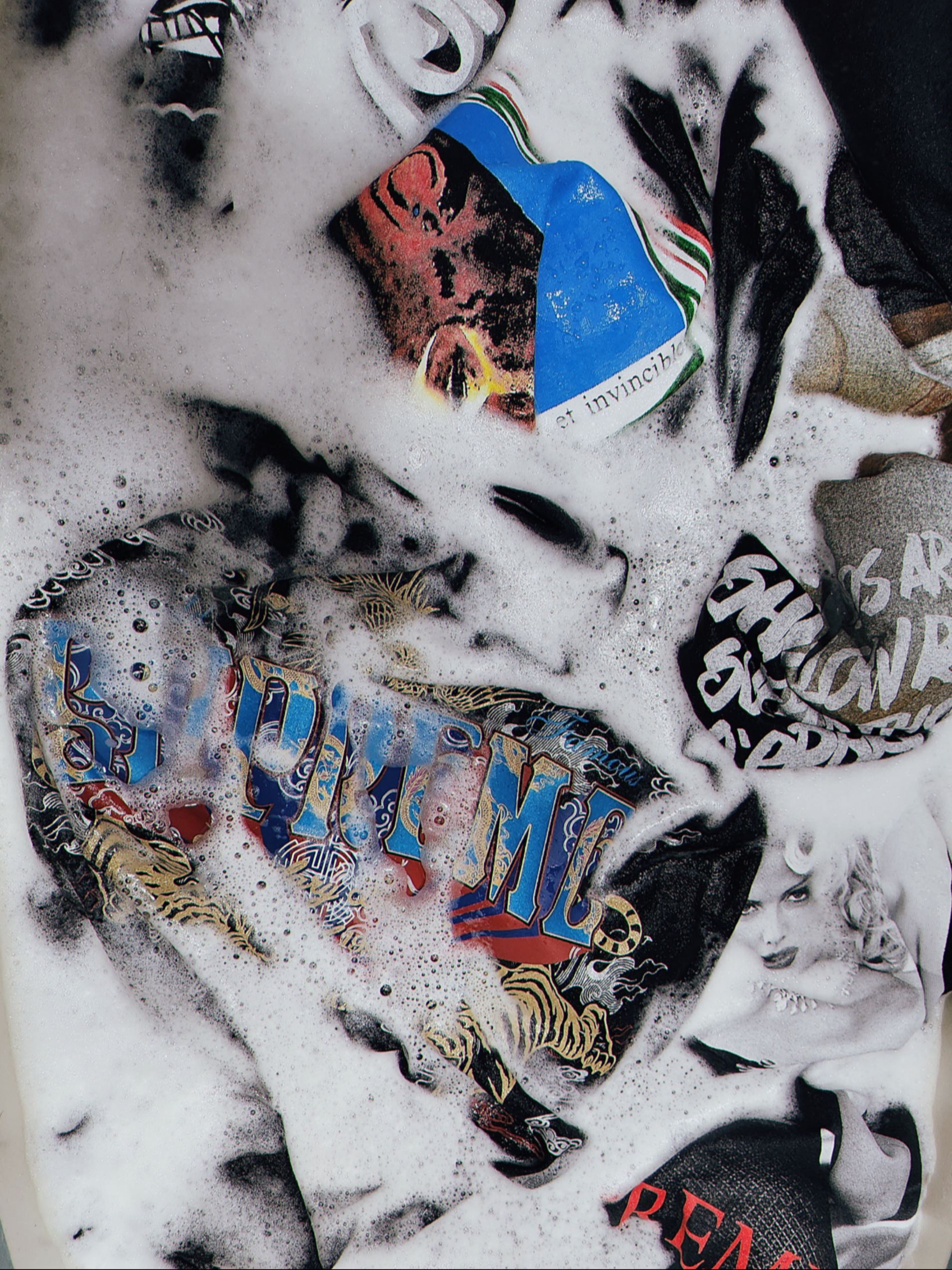 Supreme Legendary S/S Top Black - 22SS, Supreme Anna Nicole Smith T-Shirt Black - 21SS 착용 스타일 - 1