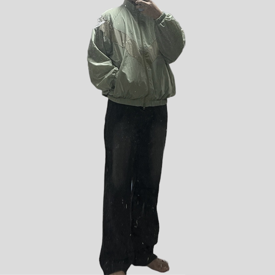 IAB Studio x D.P. Track Top Tea Green Mud 착용 스타일 - 3