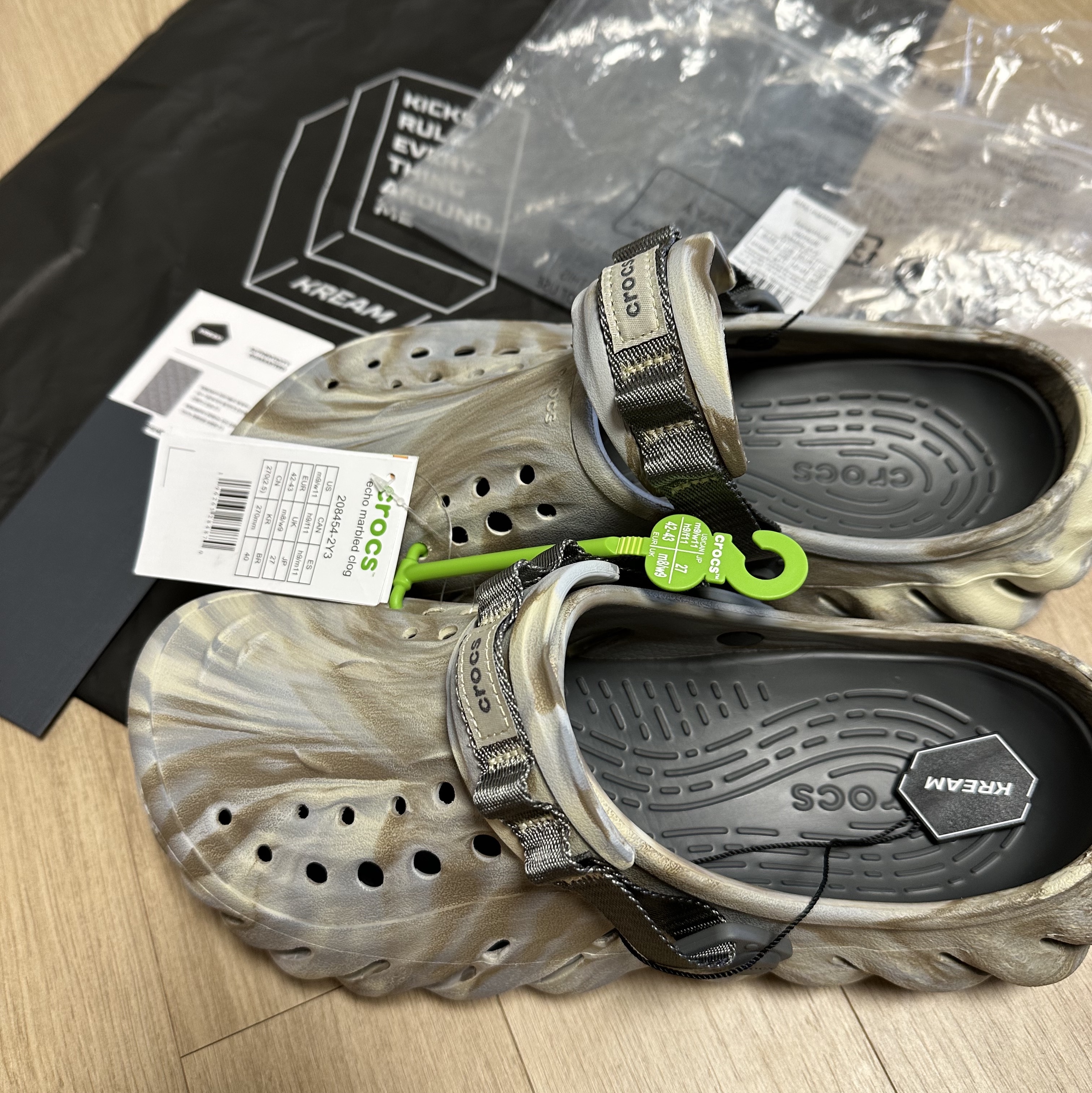 Crocs Echo Marbled Clog Bone Multi 착용 스타일