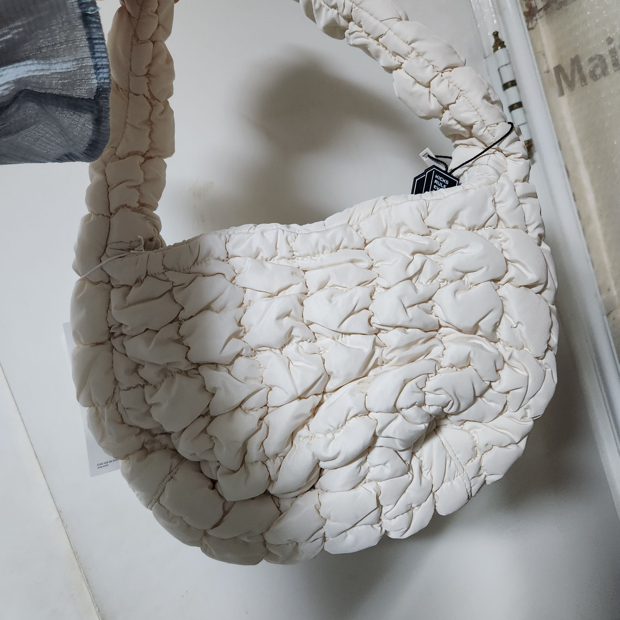COS Quilted Mini Bag Cream 착용 스타일 - 2