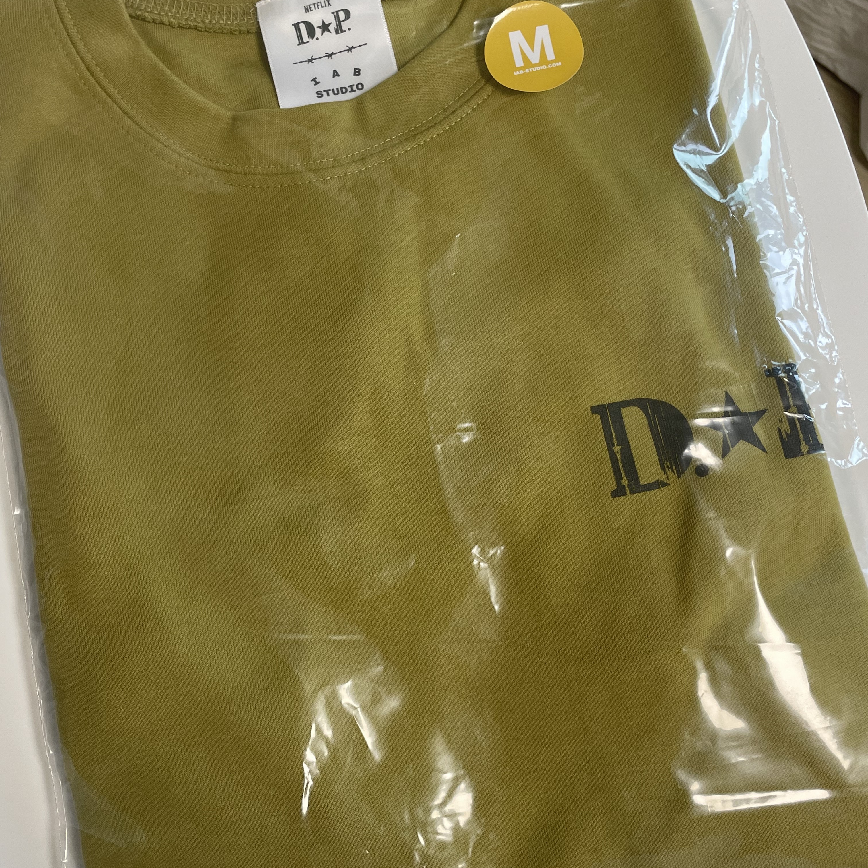 IAB Studio x D.P. T-Shirt Olive Green 착용 스타일