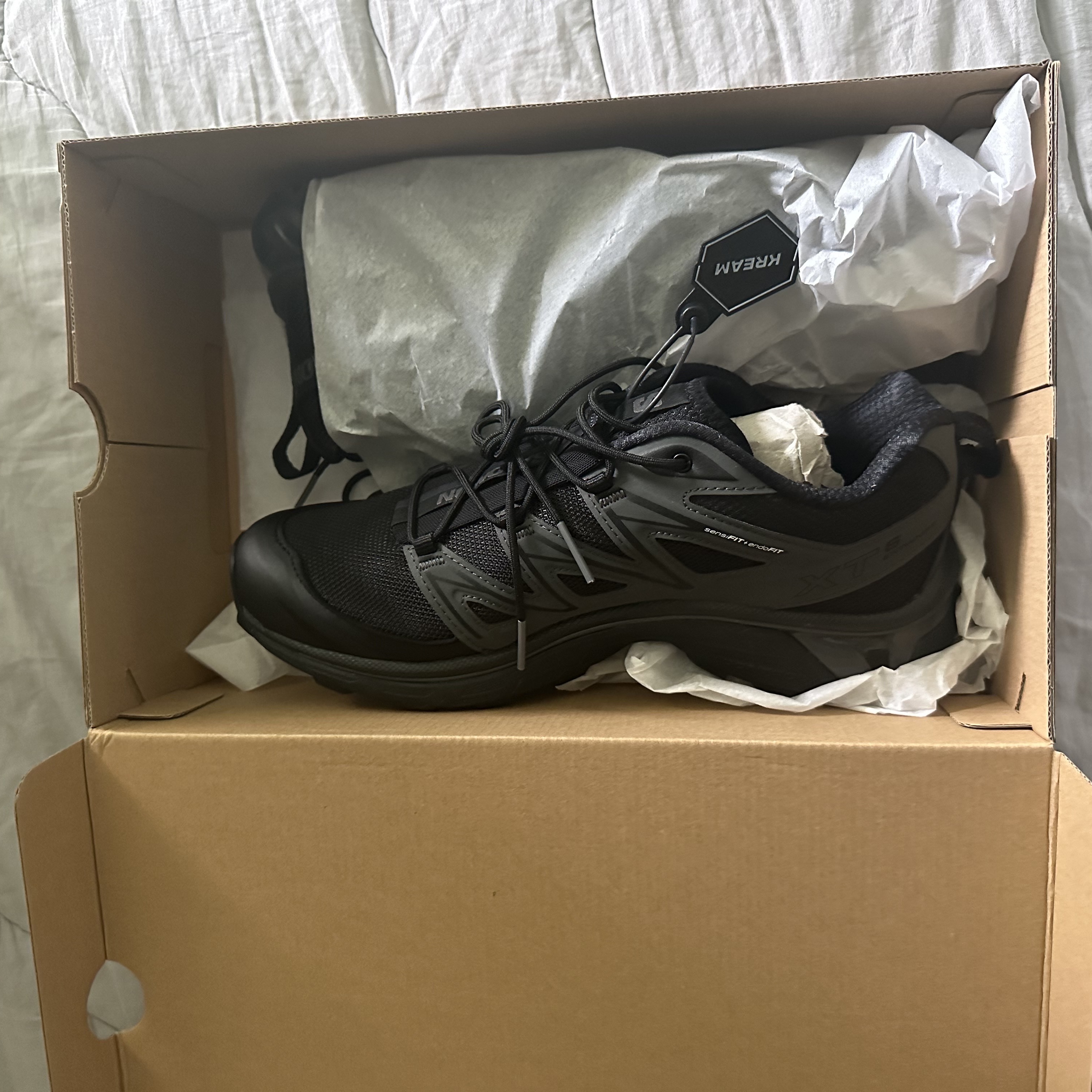 Salomon XT-6 Expanse Black Ebony 착용 스타일 - 2
