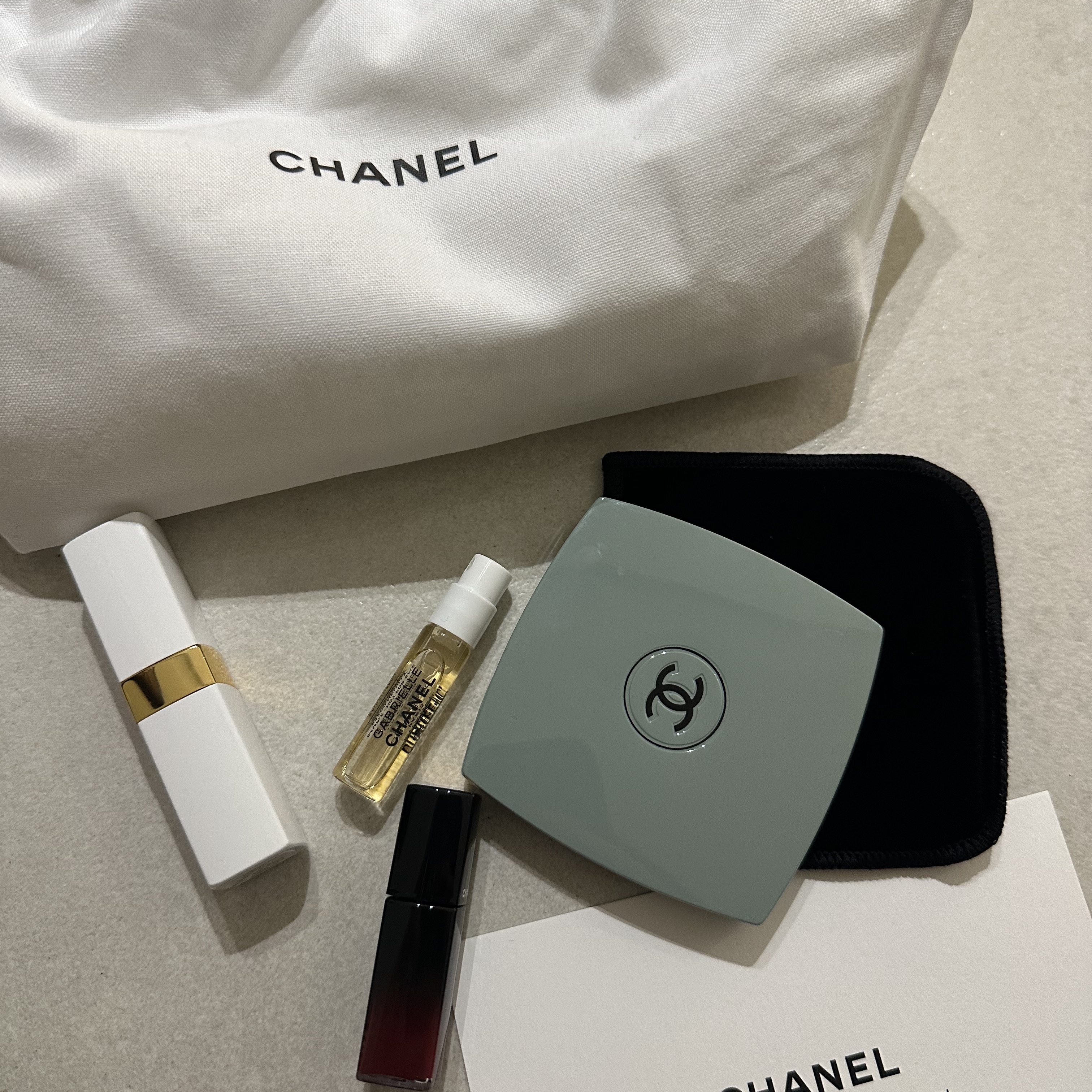 Chanel Codes Couleur Limited Edition Miroir Double Facettes 131 Cavalier Seul 착용 스타일