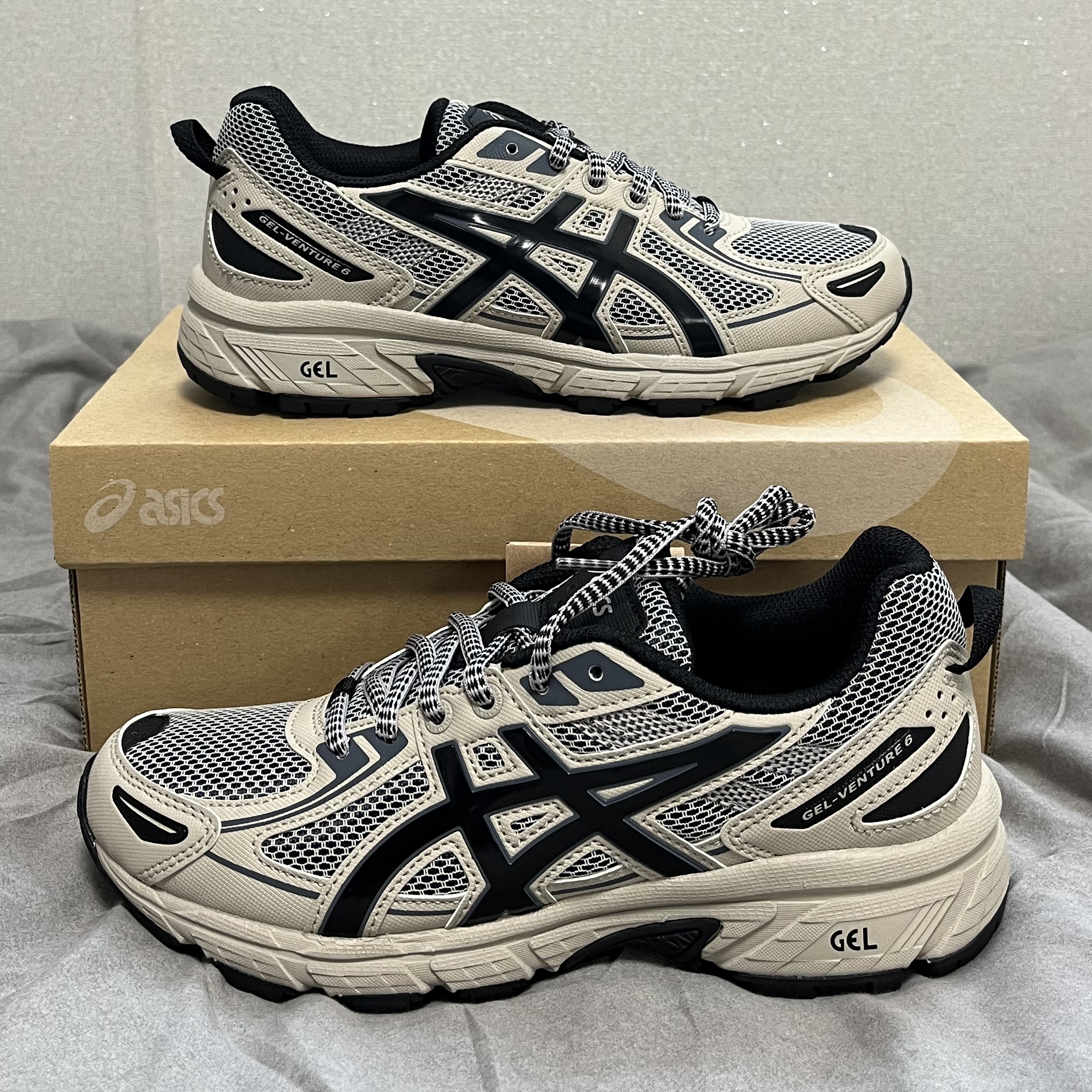 Asics Gel-Venture 6 Feather Grey Black 착용 스타일