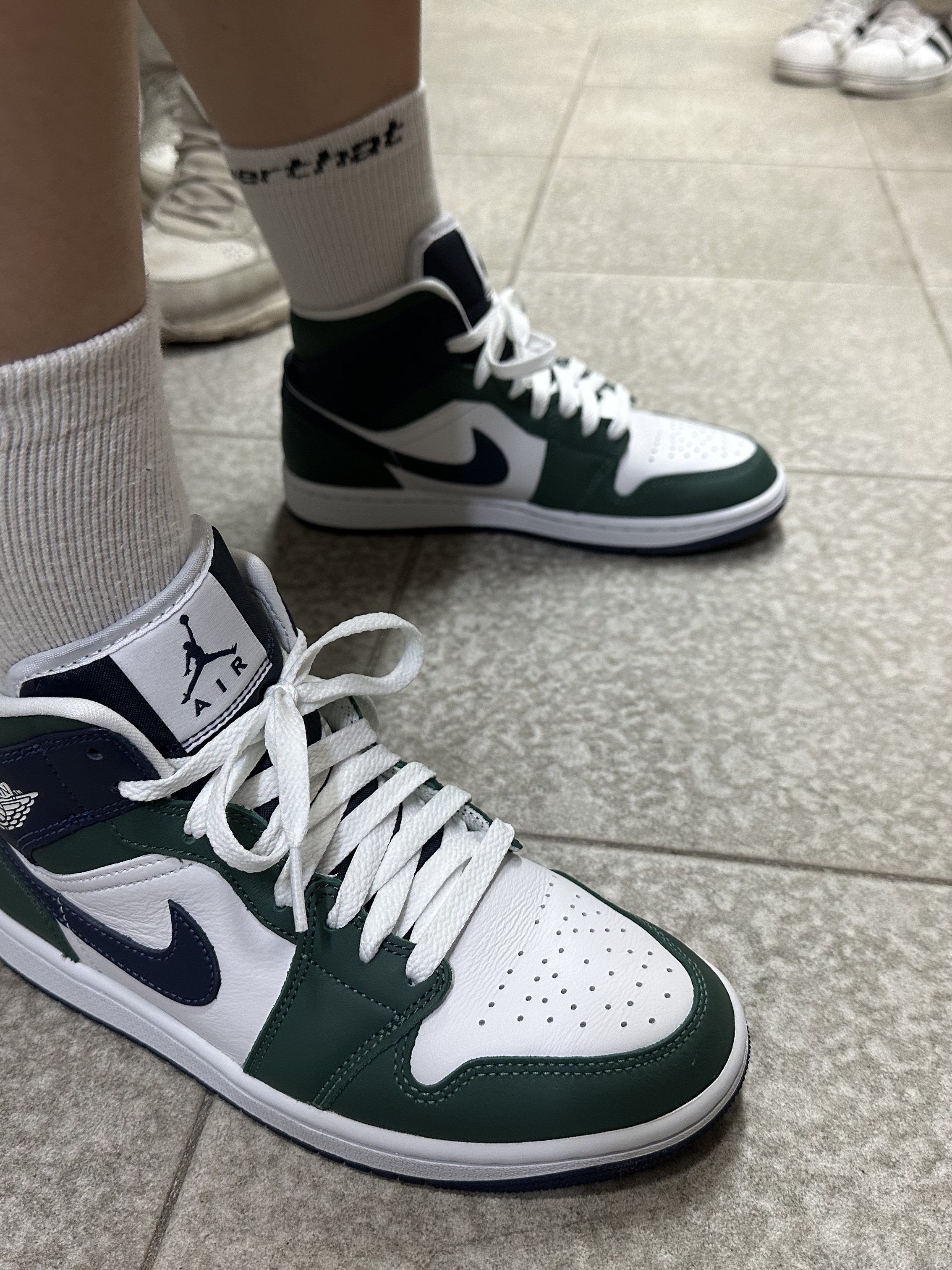 (W) Jordan 1 Mid SE Noble Green 착용 스타일