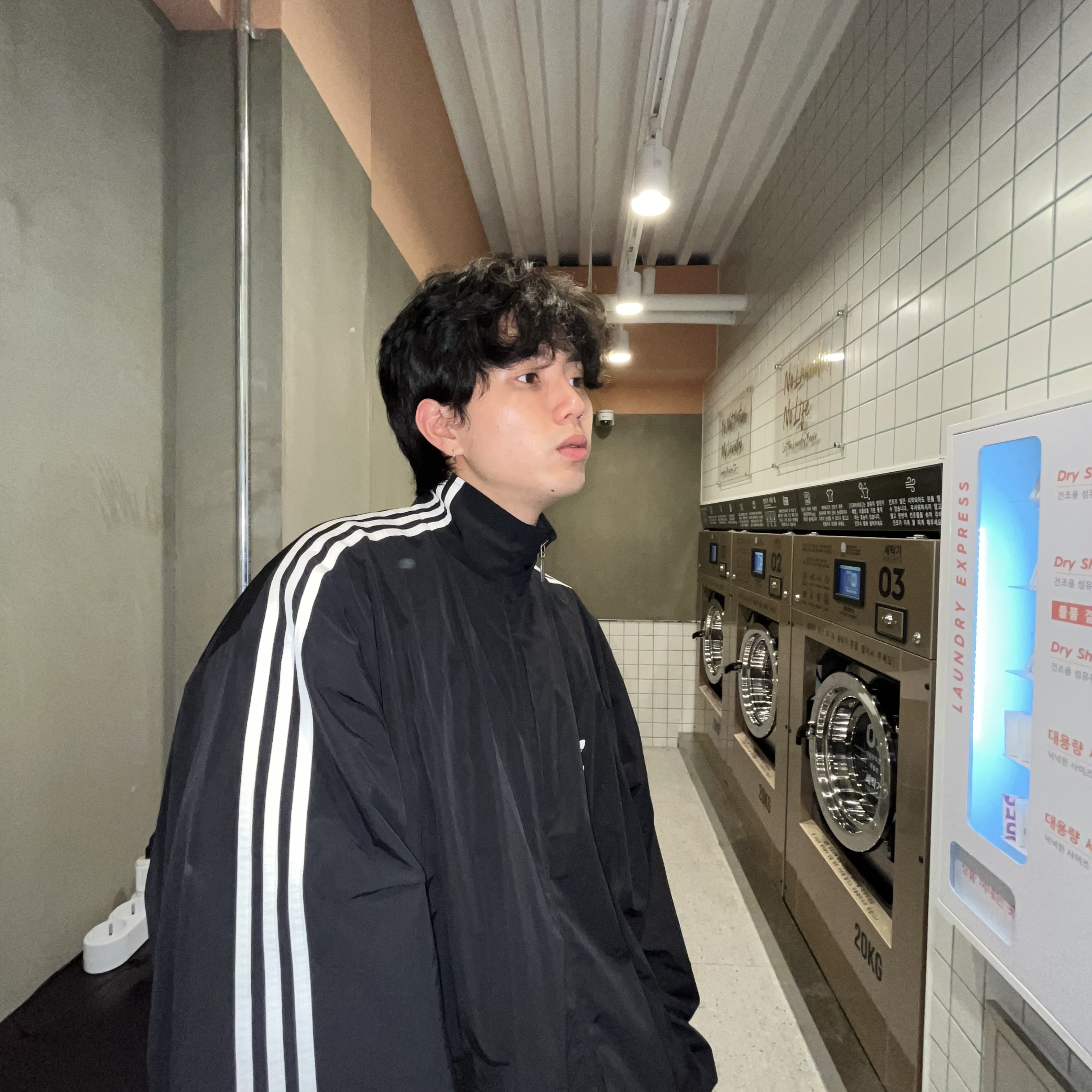 Balenciaga x Adidas Performance Poplin Tracksuit Jacket Black, Balenciaga x Adidas Tracksuit Trousers Black 착용 스타일 - 4