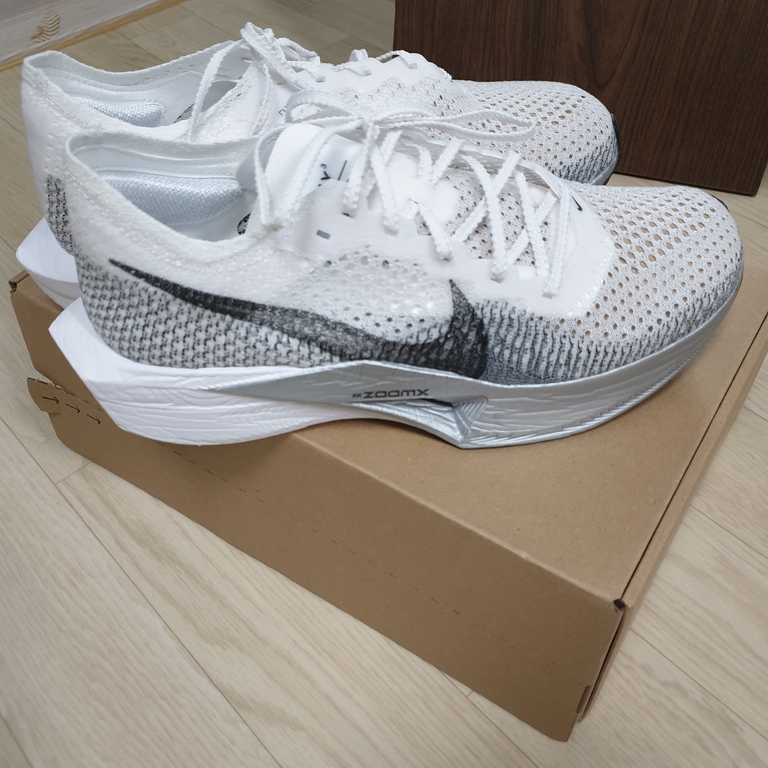 Nike ZoomX Vaporfly Next% 3 White Grey 착용 스타일