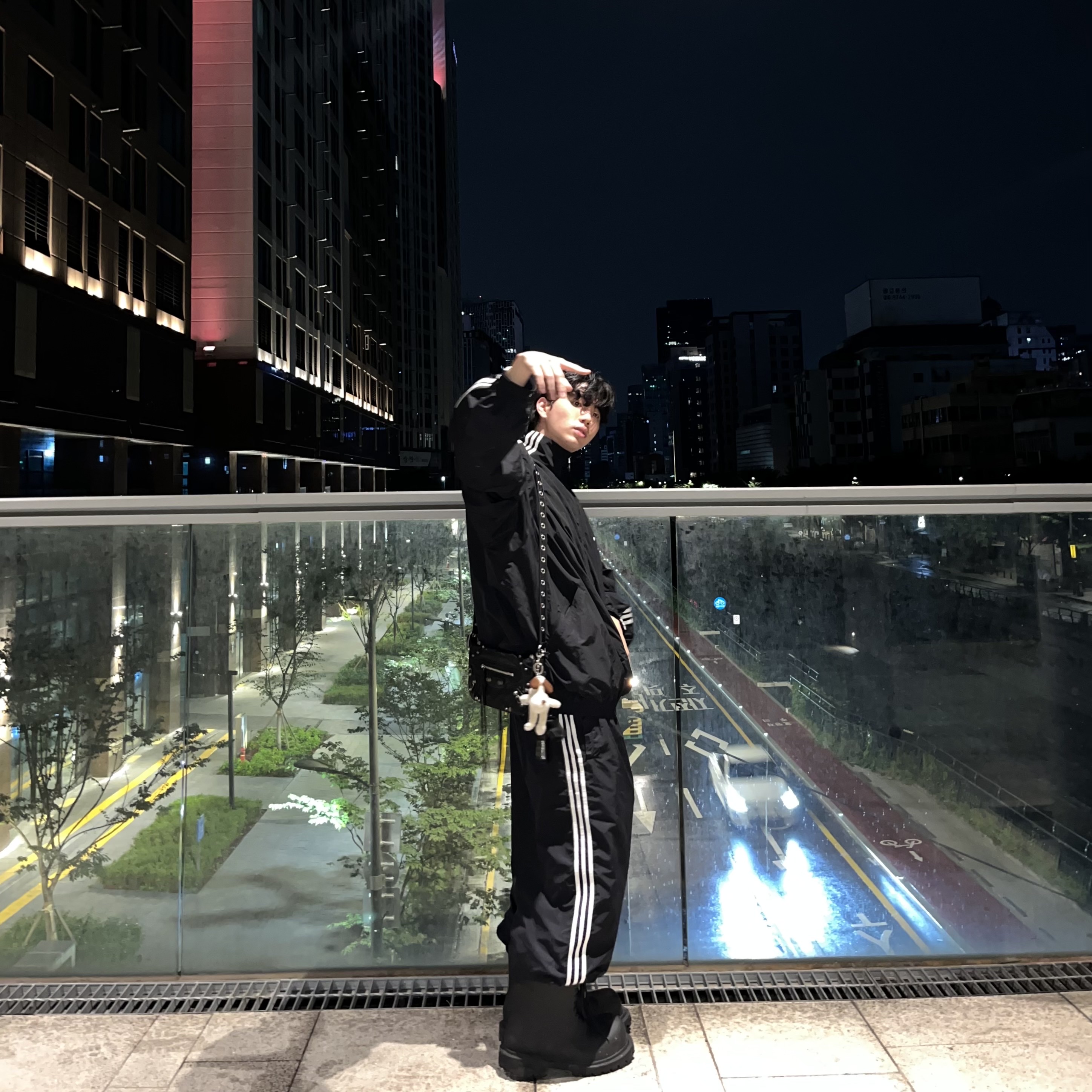 Balenciaga x Adidas Performance Poplin Tracksuit Jacket Black, Balenciaga x Adidas Tracksuit Trousers Black 착용 스타일 - 3