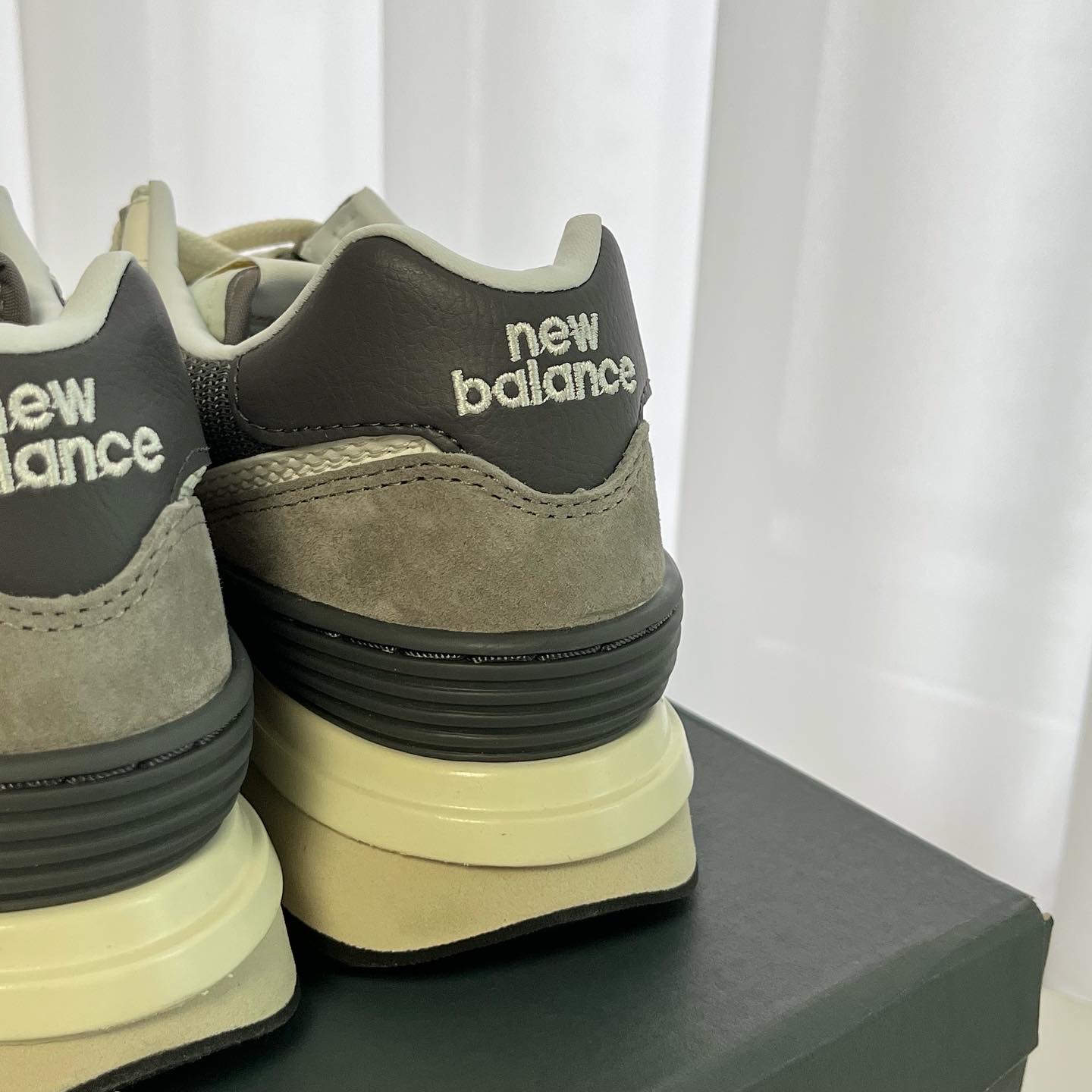 New Balance 574 Legacy Grey 착용 스타일 - 2
