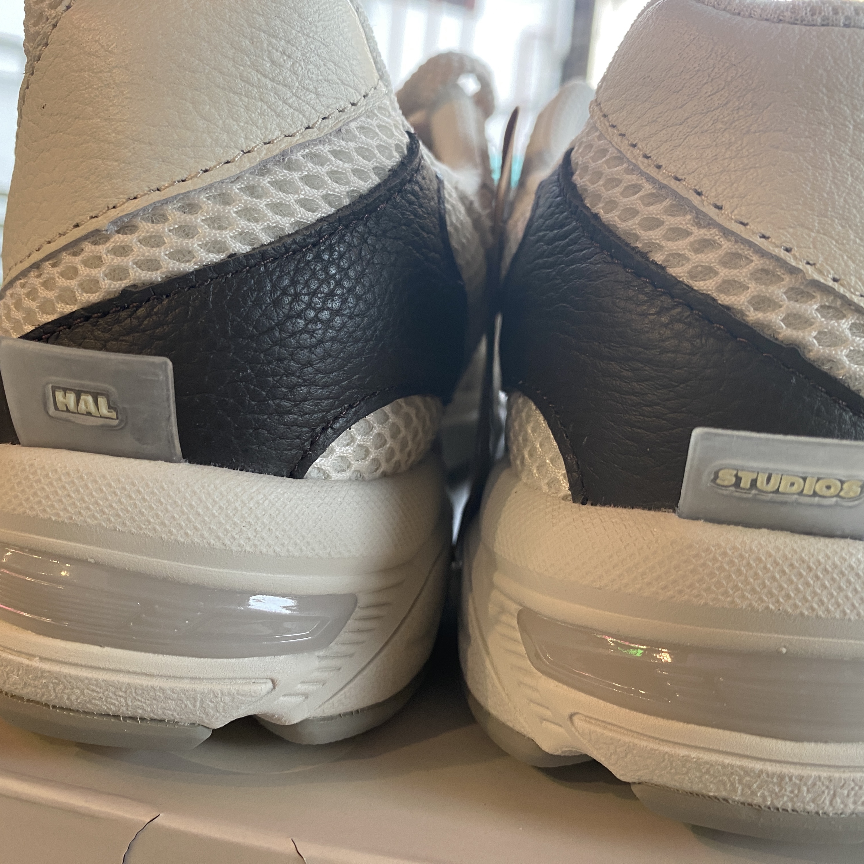 Asics x Hal Studios Gel-1130 MK-III Glacier 착용 스타일 - 2