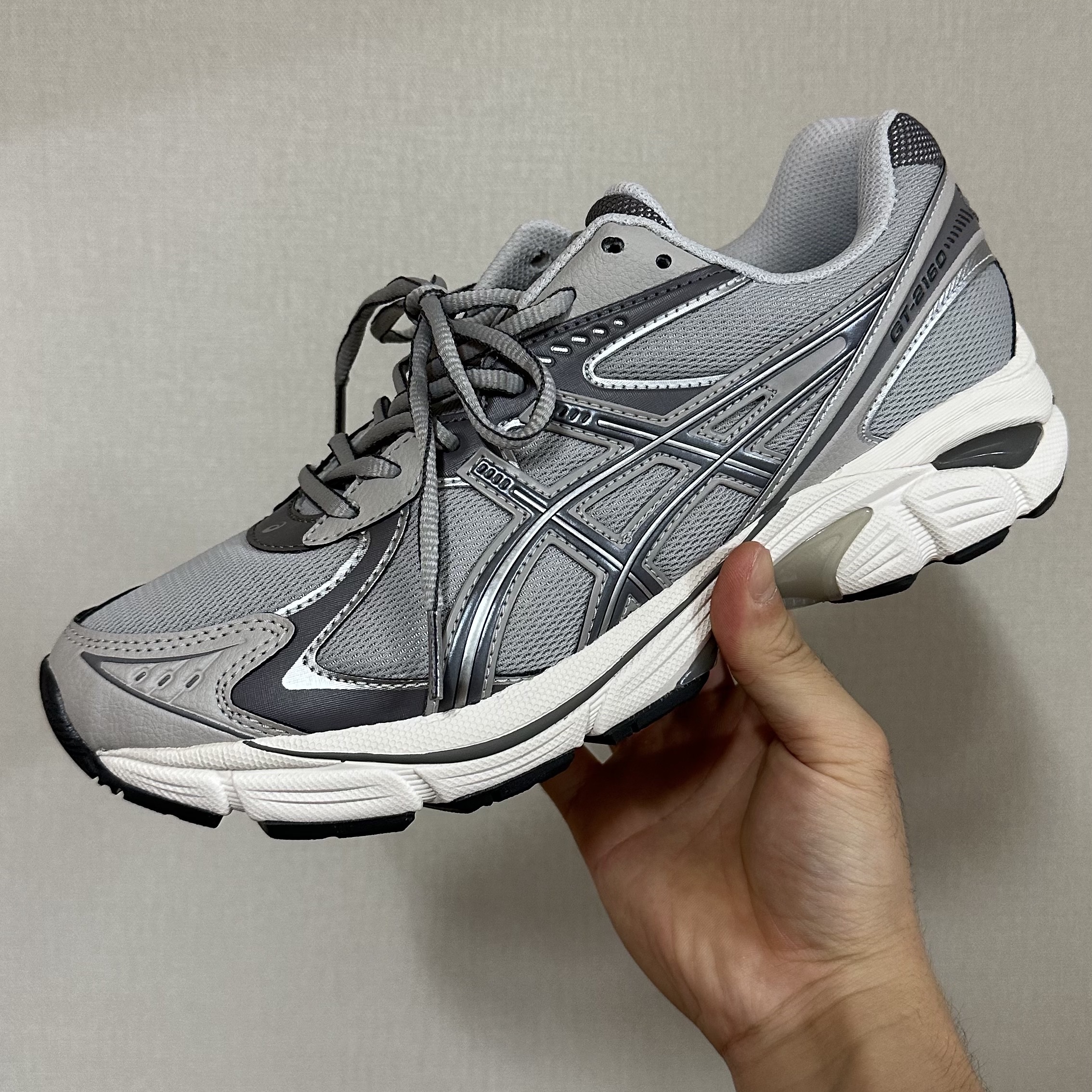Asics GT-2160 Oyster Grey Carbon 착용 스타일