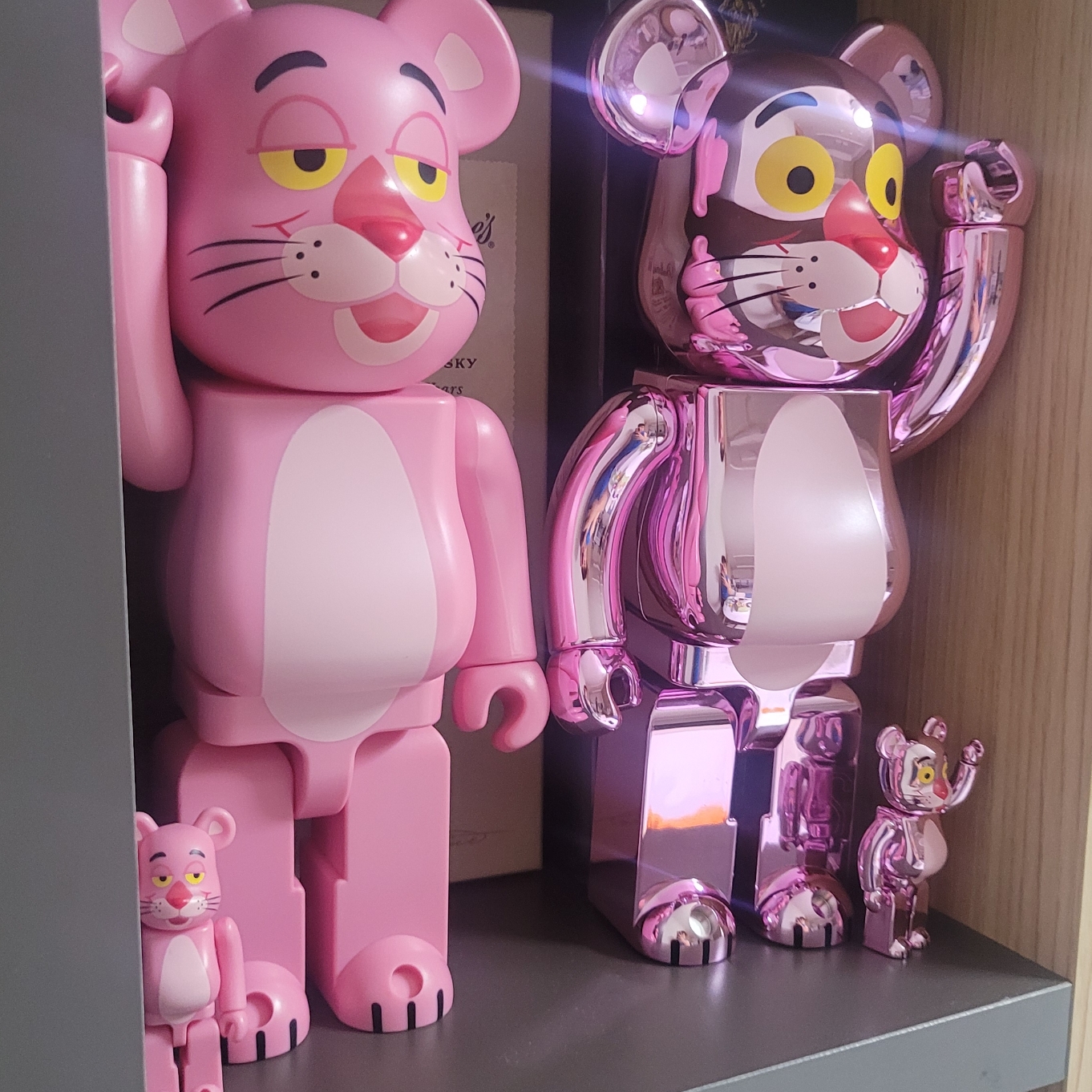 Bearbrick Pink Panther Chrome 100% & 400% Set 착용 스타일