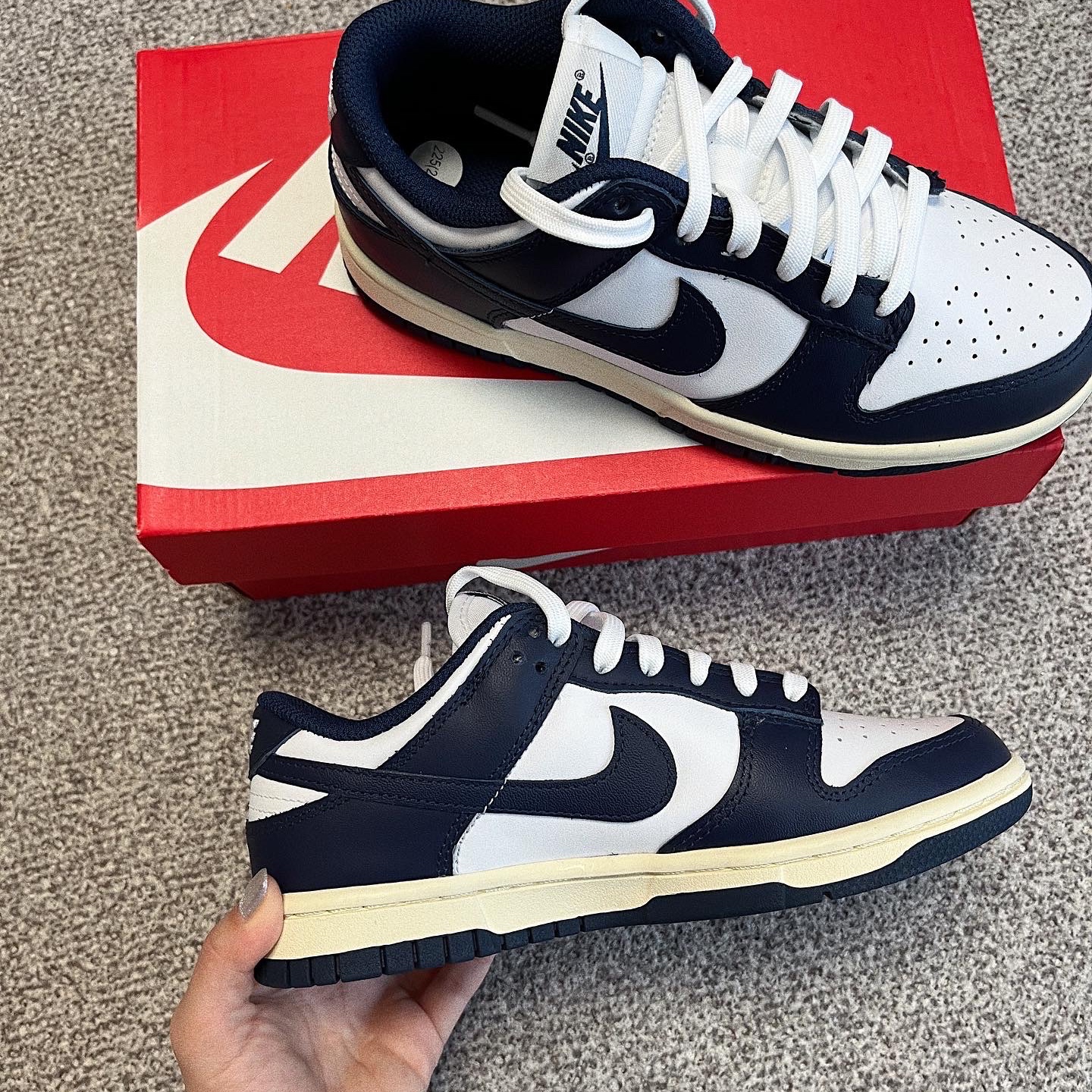 (W) Nike Dunk Low Vintage Midnight Navy 착용 스타일 - 2