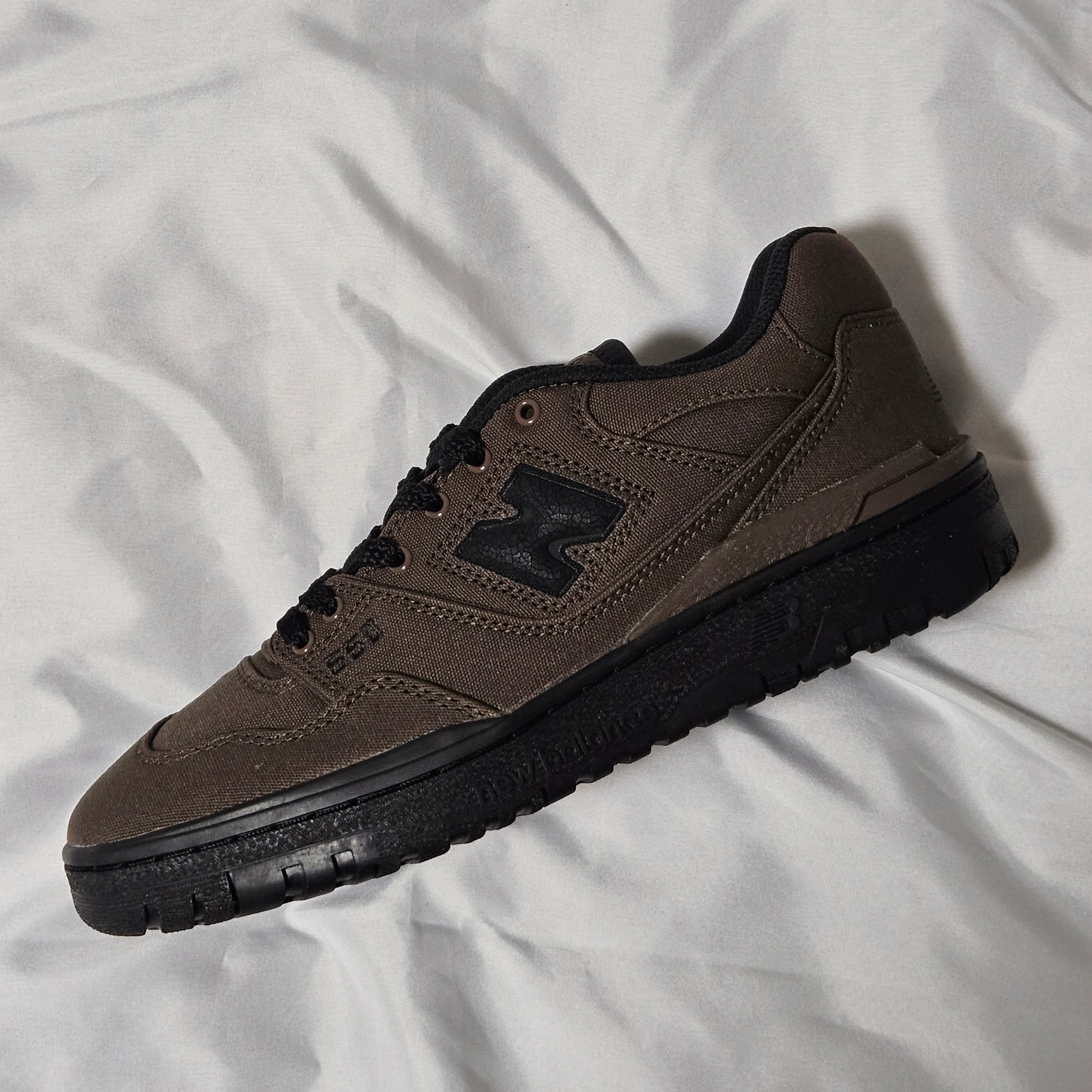 New Balance x Thisisneverthat 550 Brown Black 착용 스타일 - 2