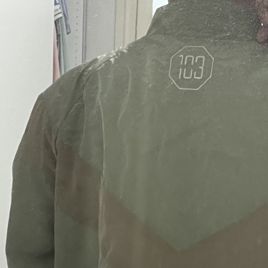 IAB Studio x D.P. Track Top Tea Green Mud 착용 스타일 - 5