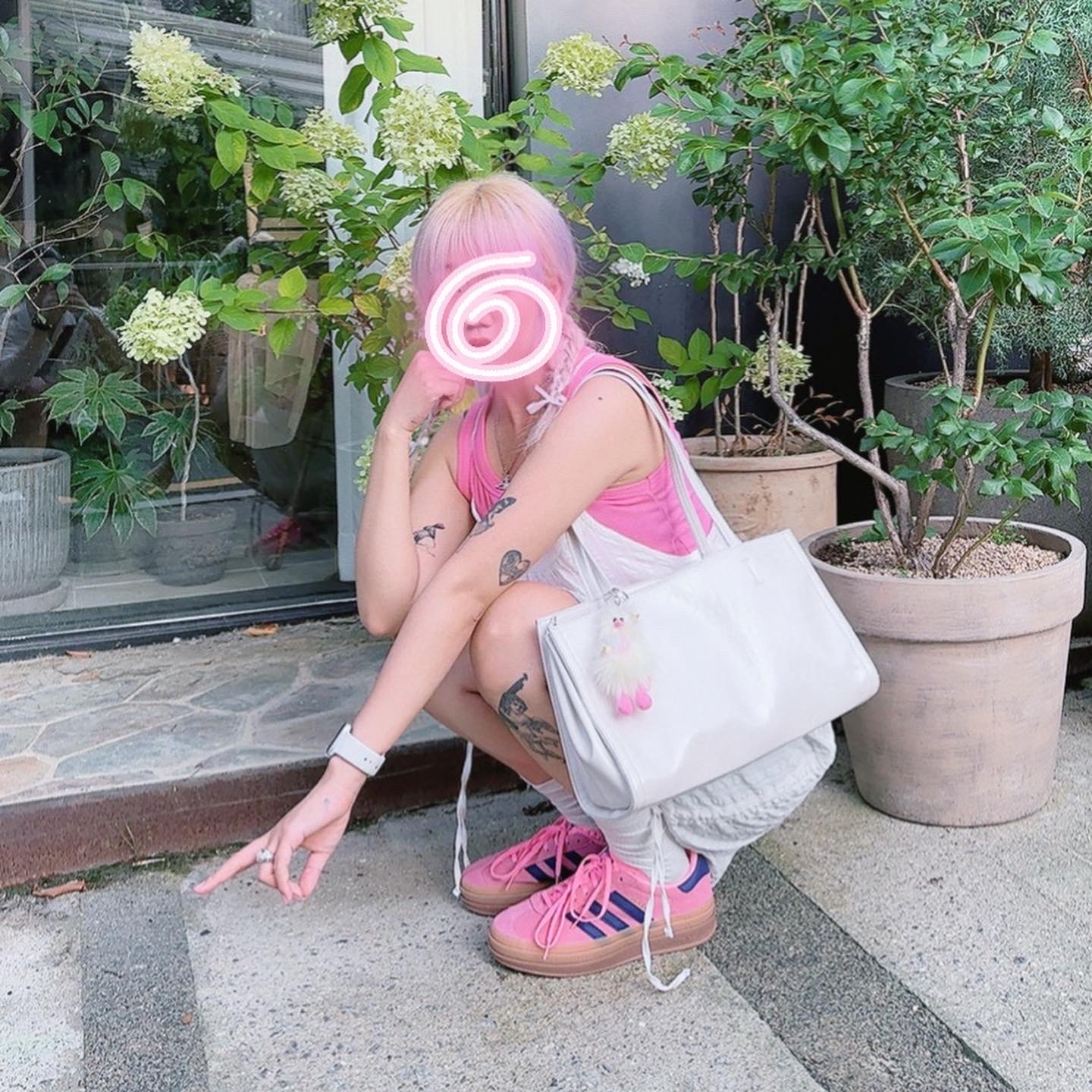 (W) Adidas Gazelle Bold Pink Glow Victory Blue 착용 스타일 - 2