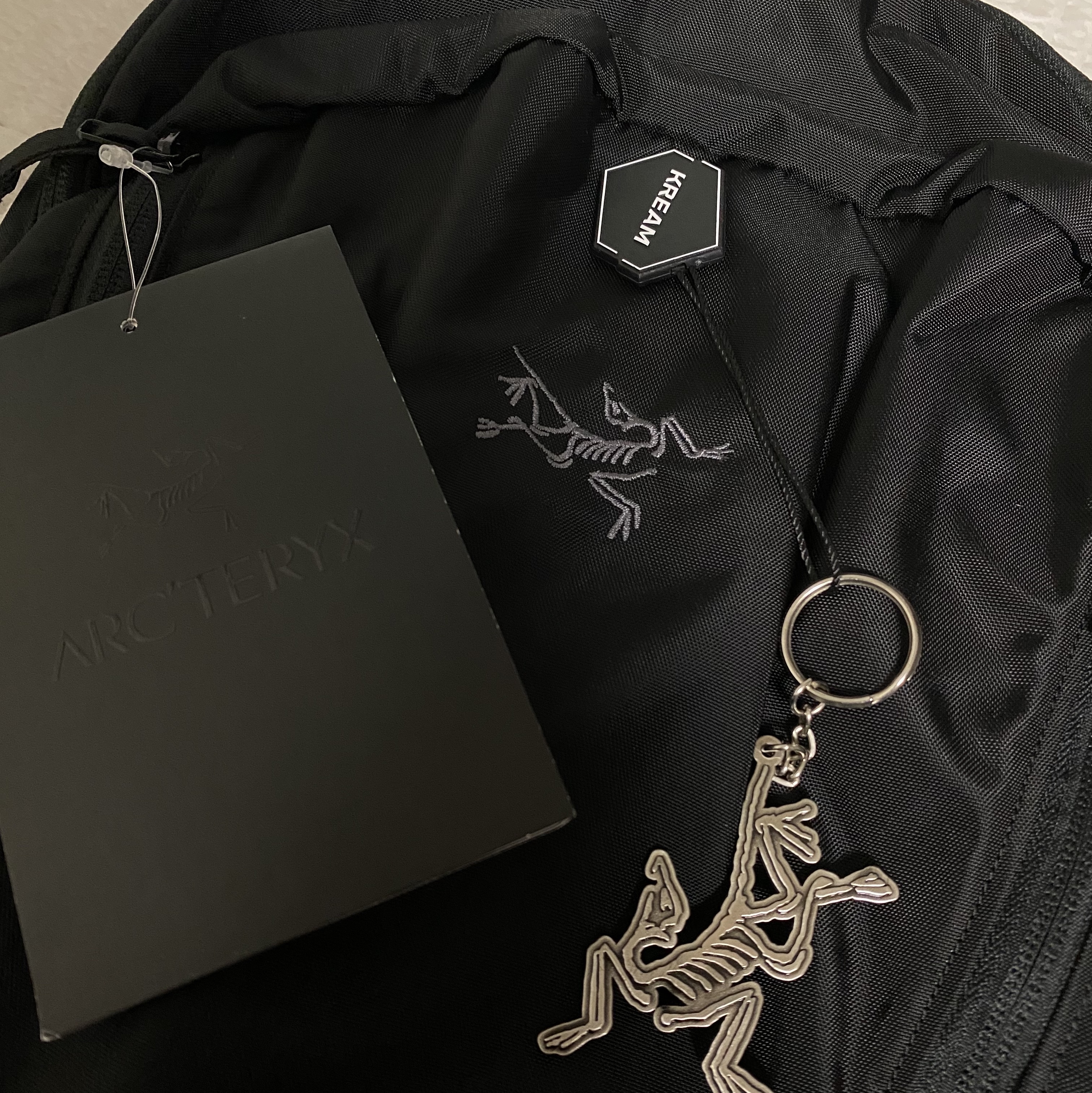 Arc'teryx Gamma SL Hoody Black, Arc'teryx Mantis 2 Waistpack Black 착용 스타일 - 2