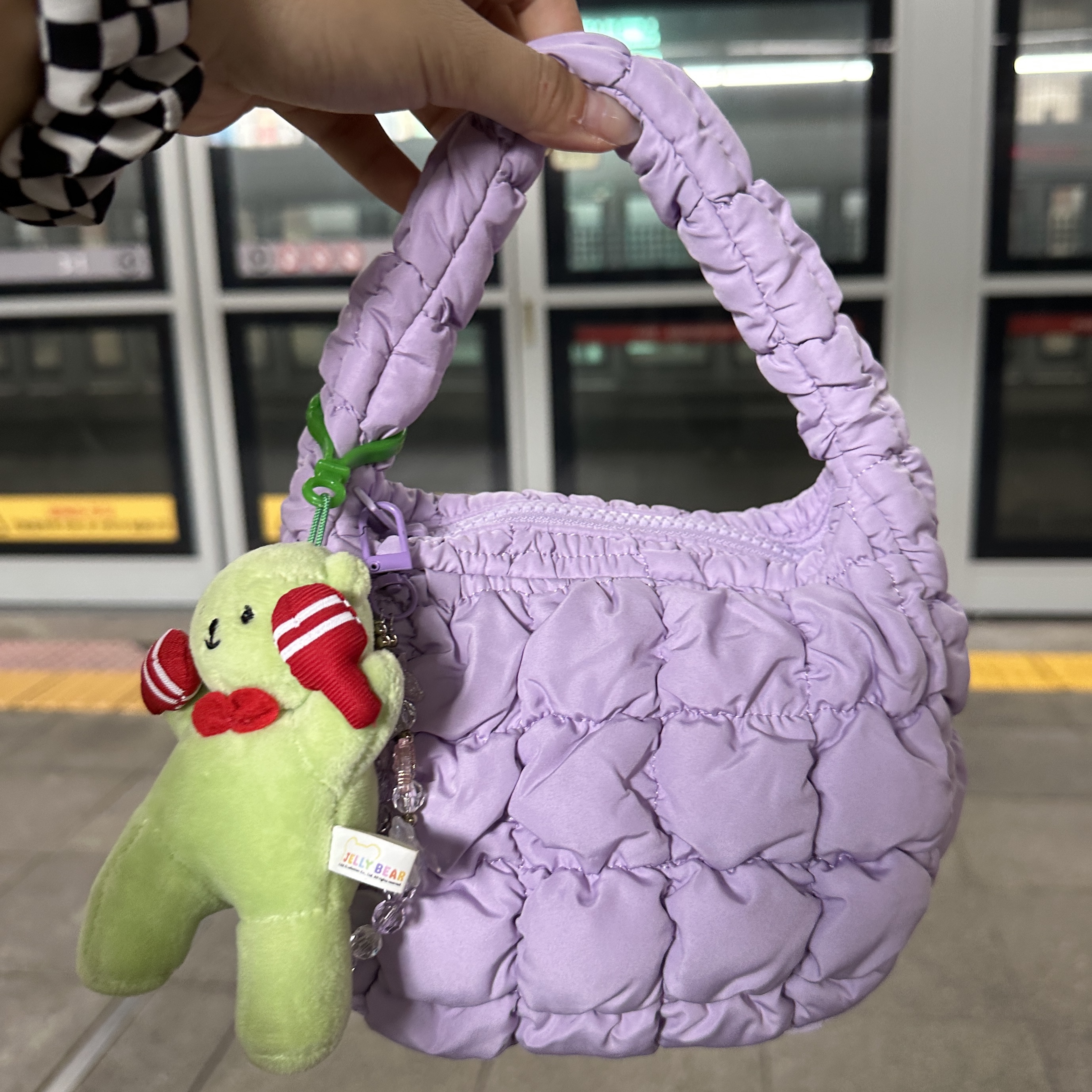 COS Quilted Micro Bag Purple 착용 스타일 - 1