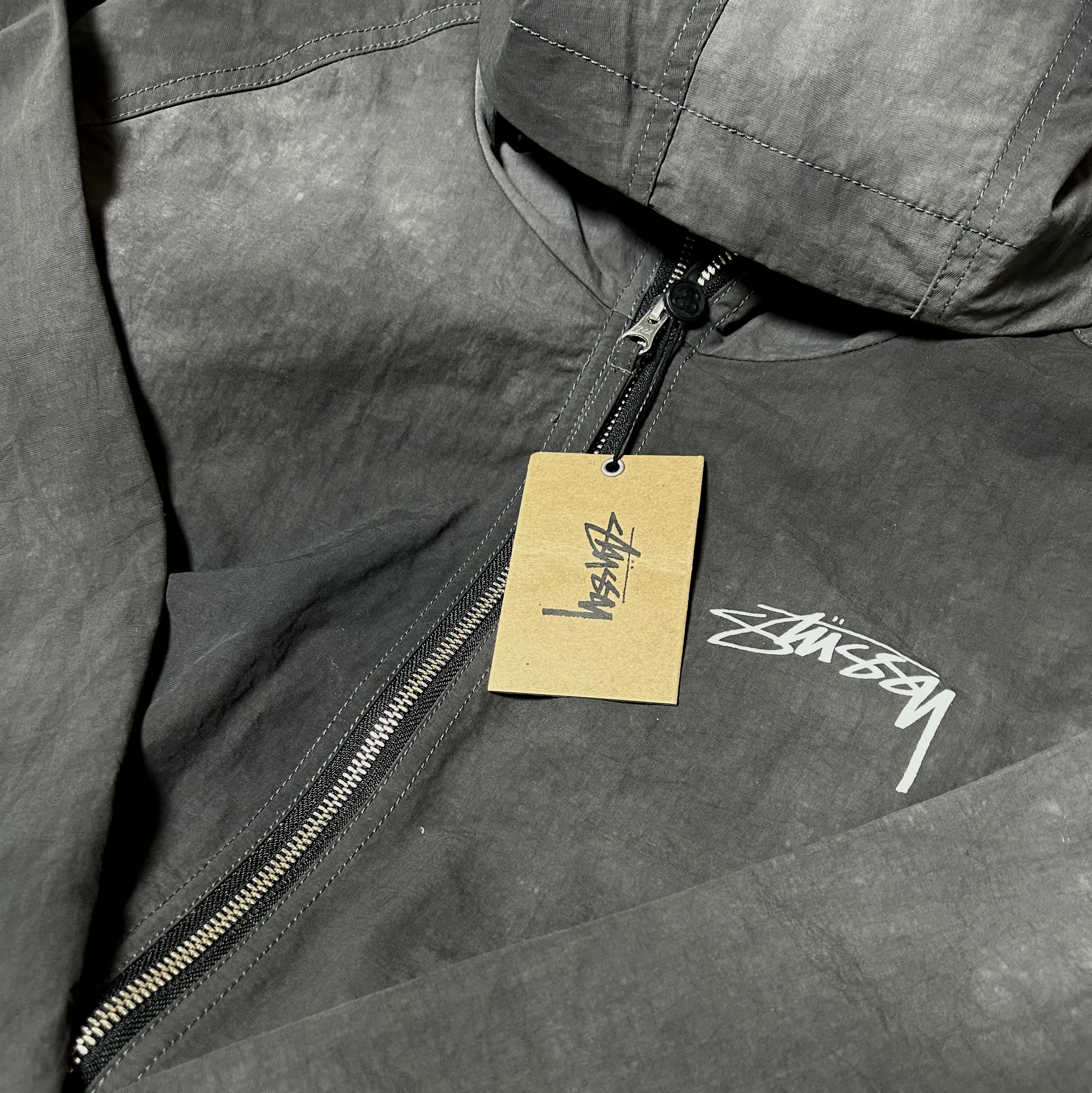 Stussy Wave Dye Beach Shell Jacket Black 착용 스타일