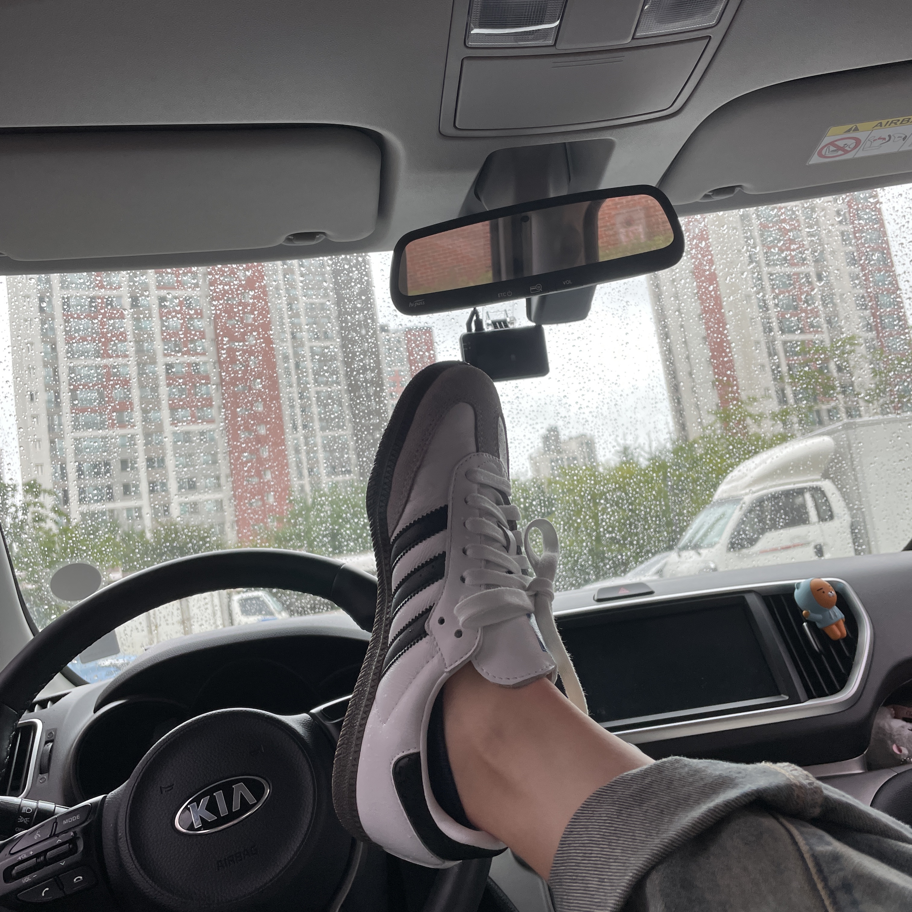 Adidas Samba OG Cloud White 착용 스타일