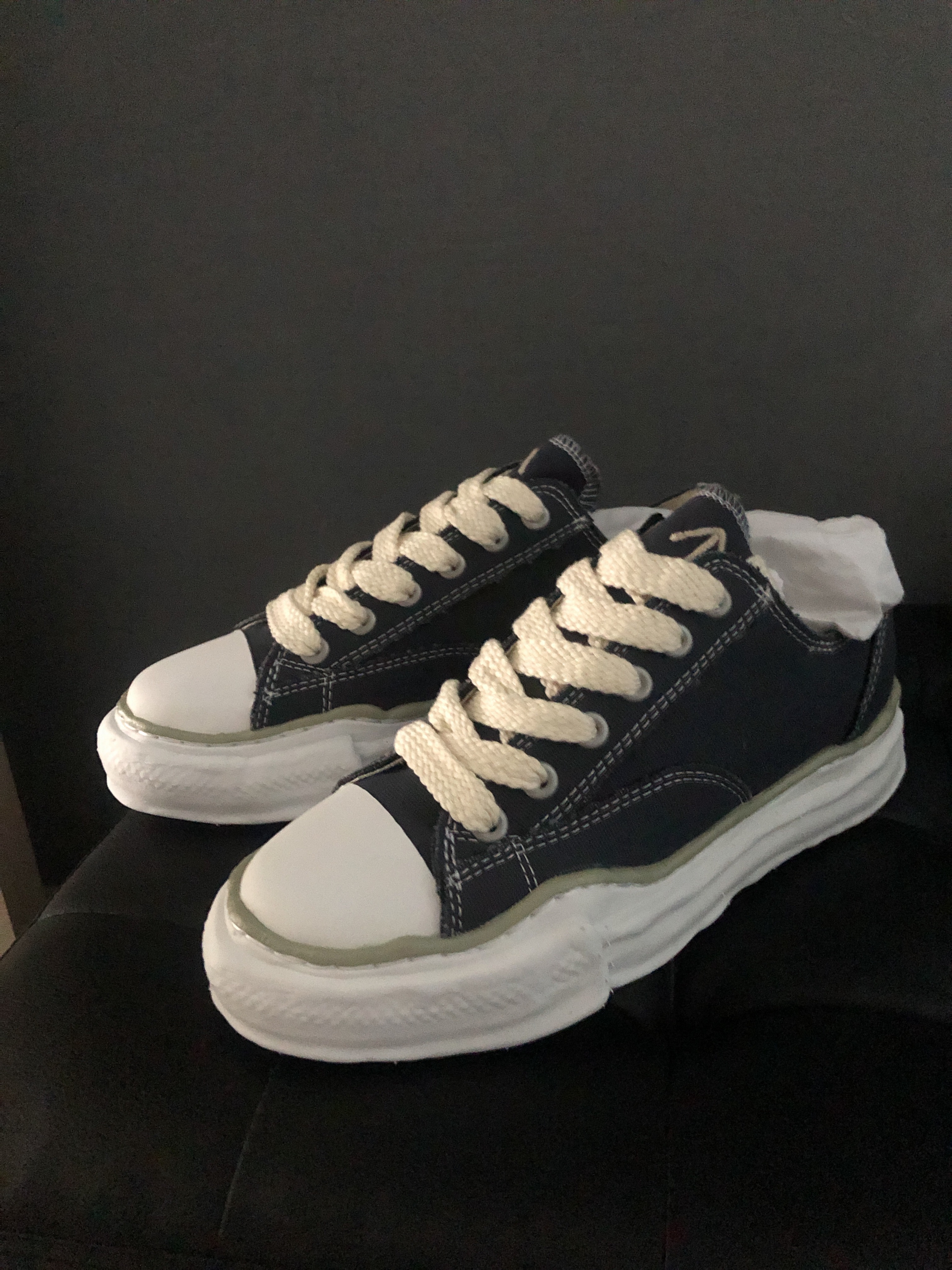 Maison Mihara Yasuhiro x Nigel Cabourn Low Cut Sneakers Dark Navy 착용 스타일 - 3