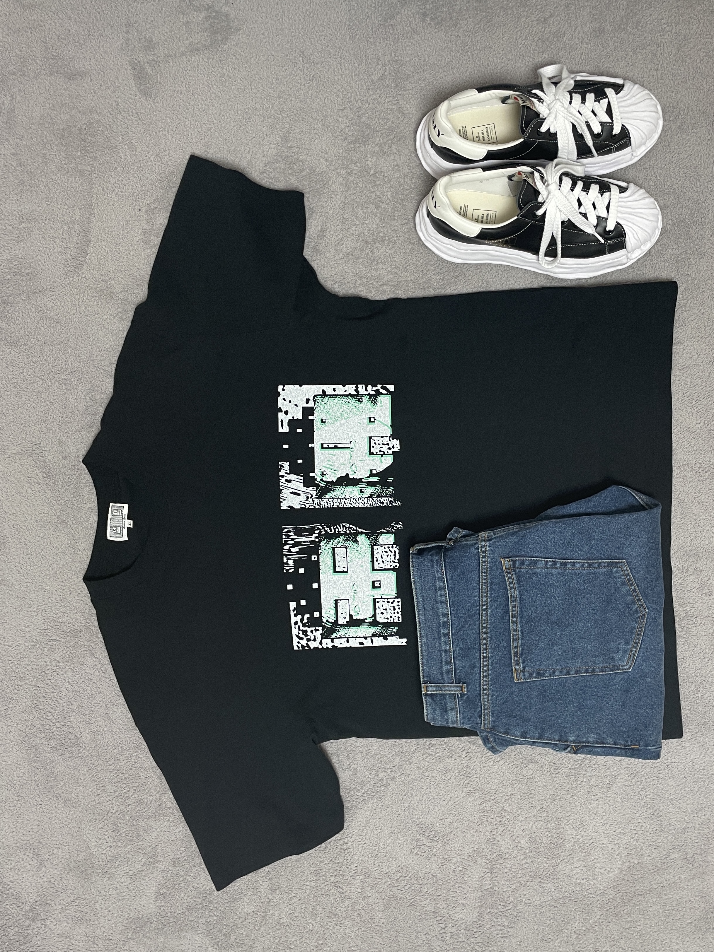 Maison Mihara Yasuhiro Blakey OG Sole Leather Low-top Sneakers Black, Cav Empt Displeased T-Shirt Black - 23FW 착용 스타일 - 3