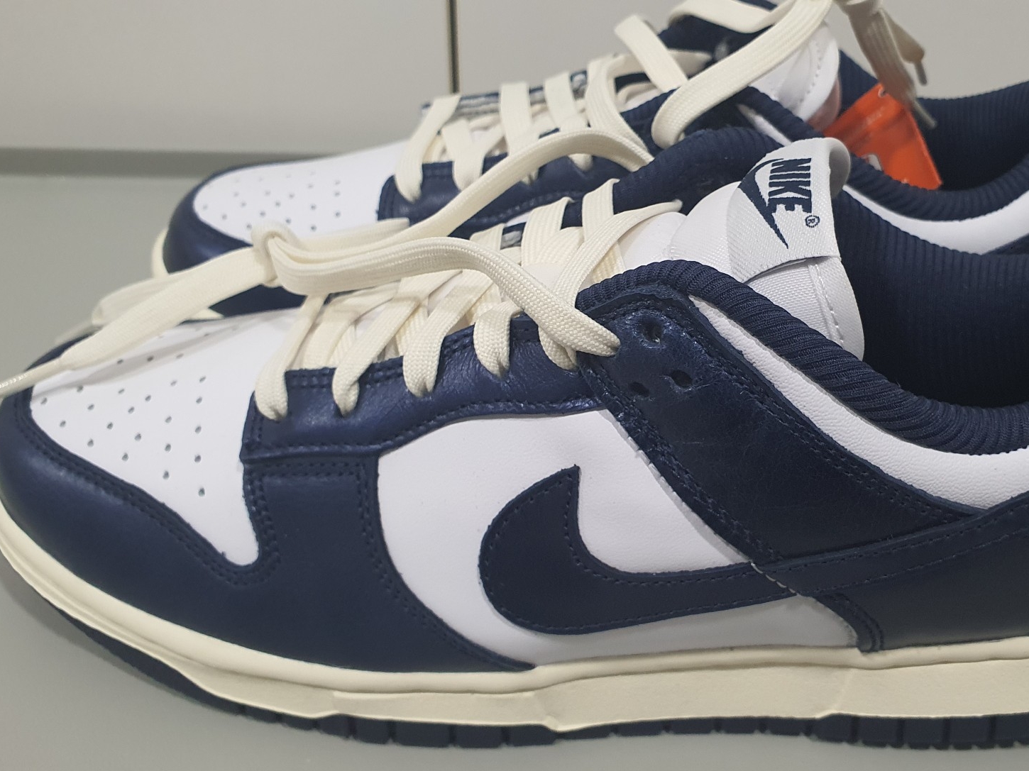 (W) Nike Dunk Low PRM Midnight Navy and White 착용 스타일