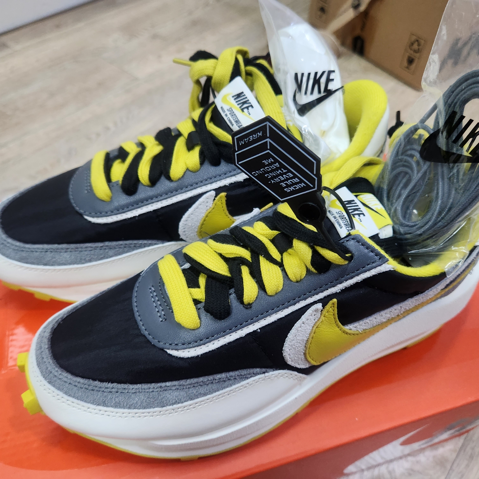 Nike x Sacai x Undercover LDWaffle Black Bright Citron 착용 스타일 - 2