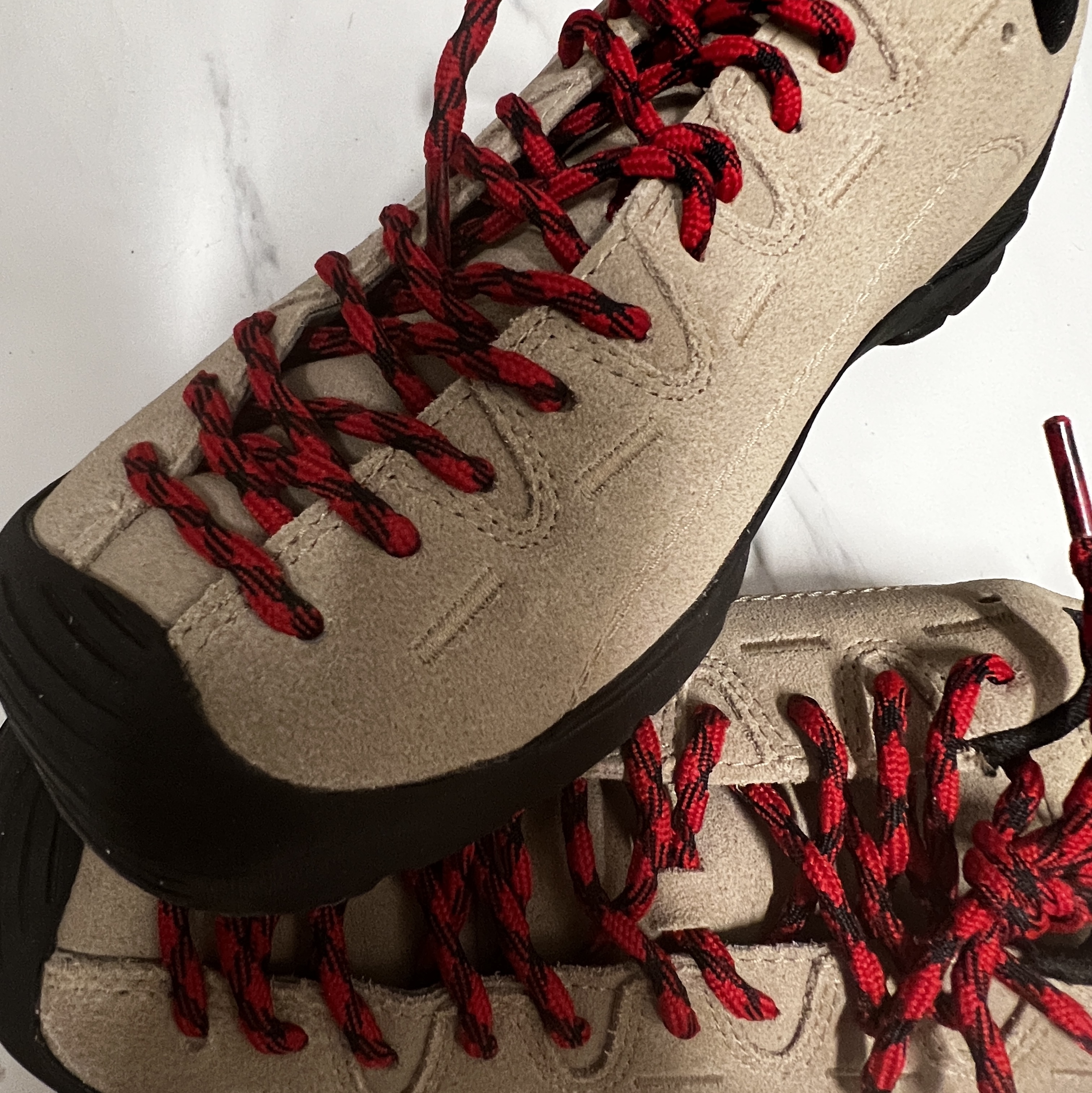 Keen Jasper Suede Sneakers Silver Mink 착용 스타일