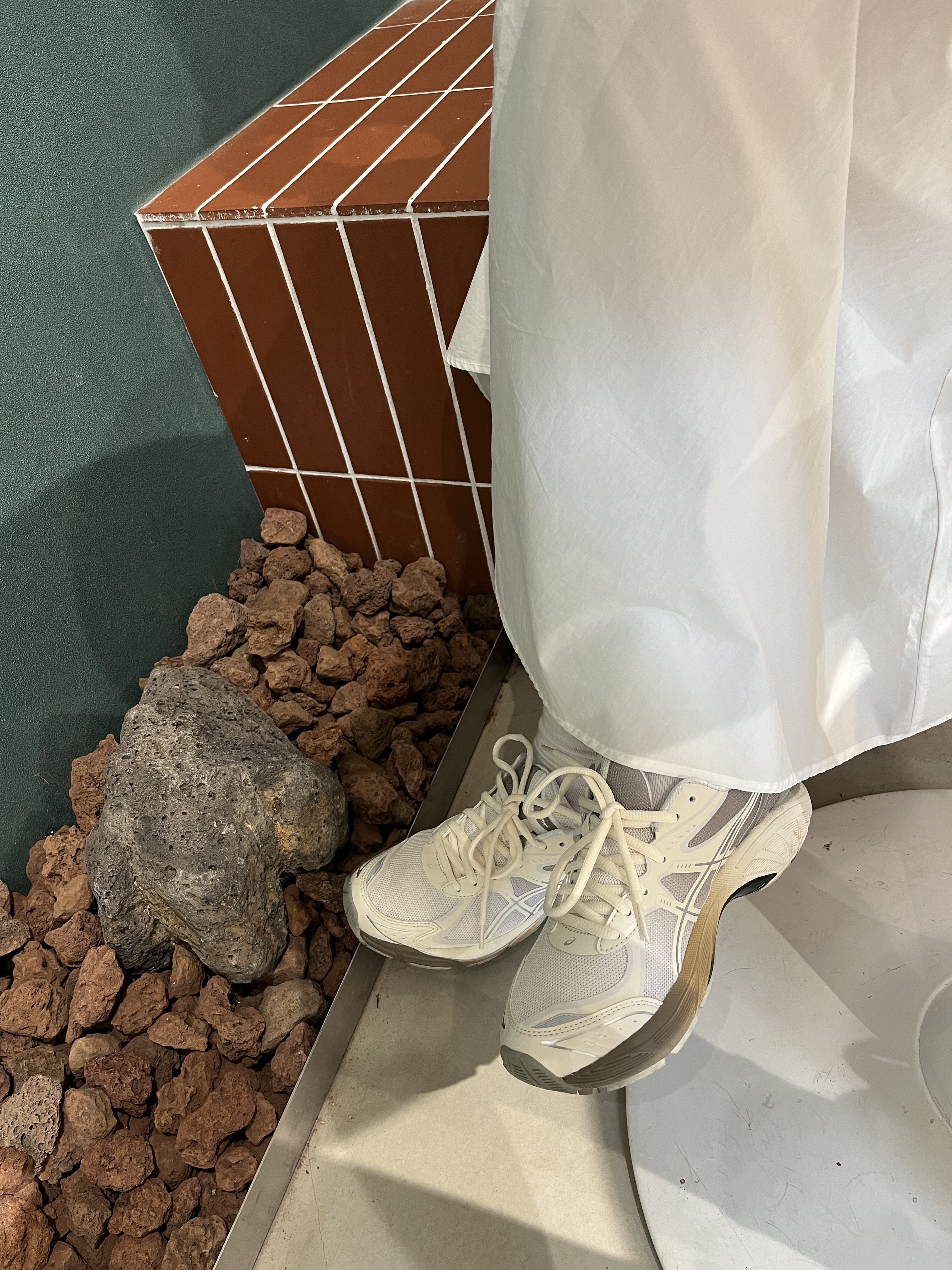 Asics x Dime GT-2160 Arctic Wolf London Fog 착용 스타일