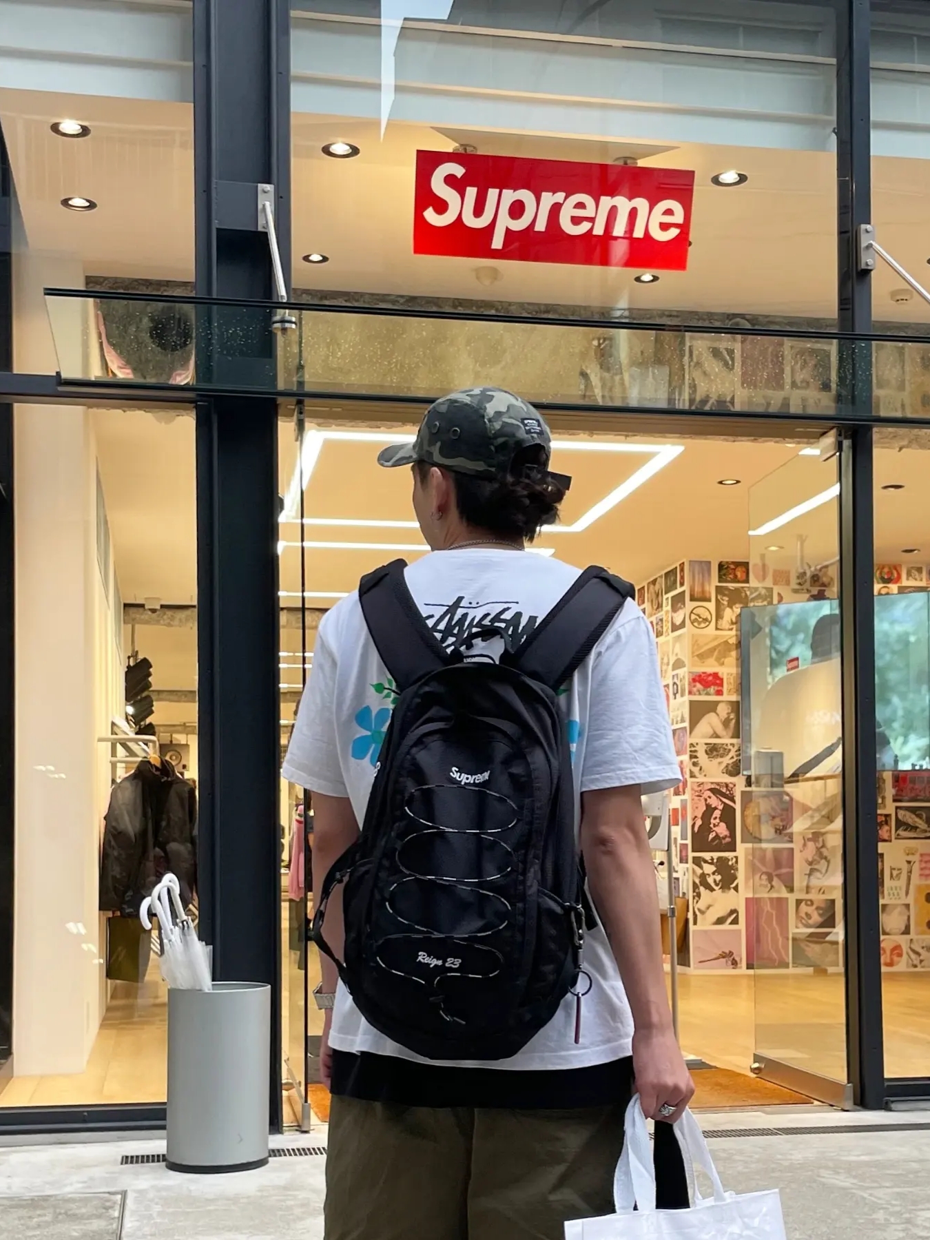 Stussy Skull Crest T-Shirt White, Supreme Military Camp Cap Olive Camo - 23SS 착용 스타일 - 3