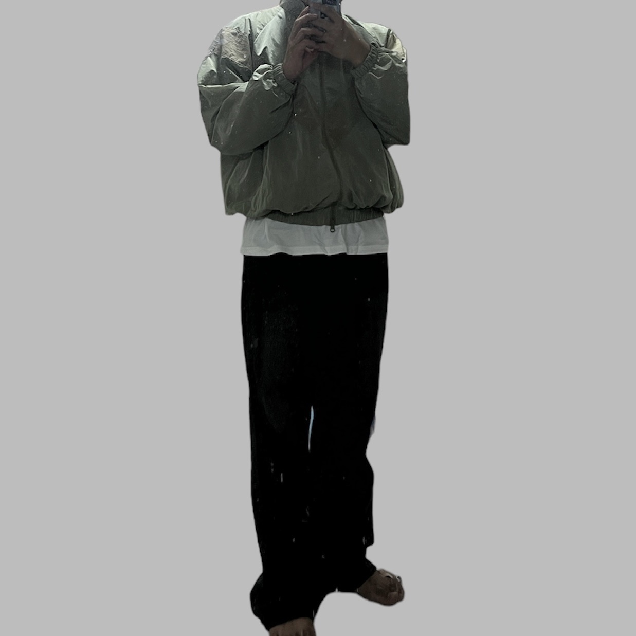 IAB Studio x D.P. Track Top Tea Green Mud 착용 스타일 - 2