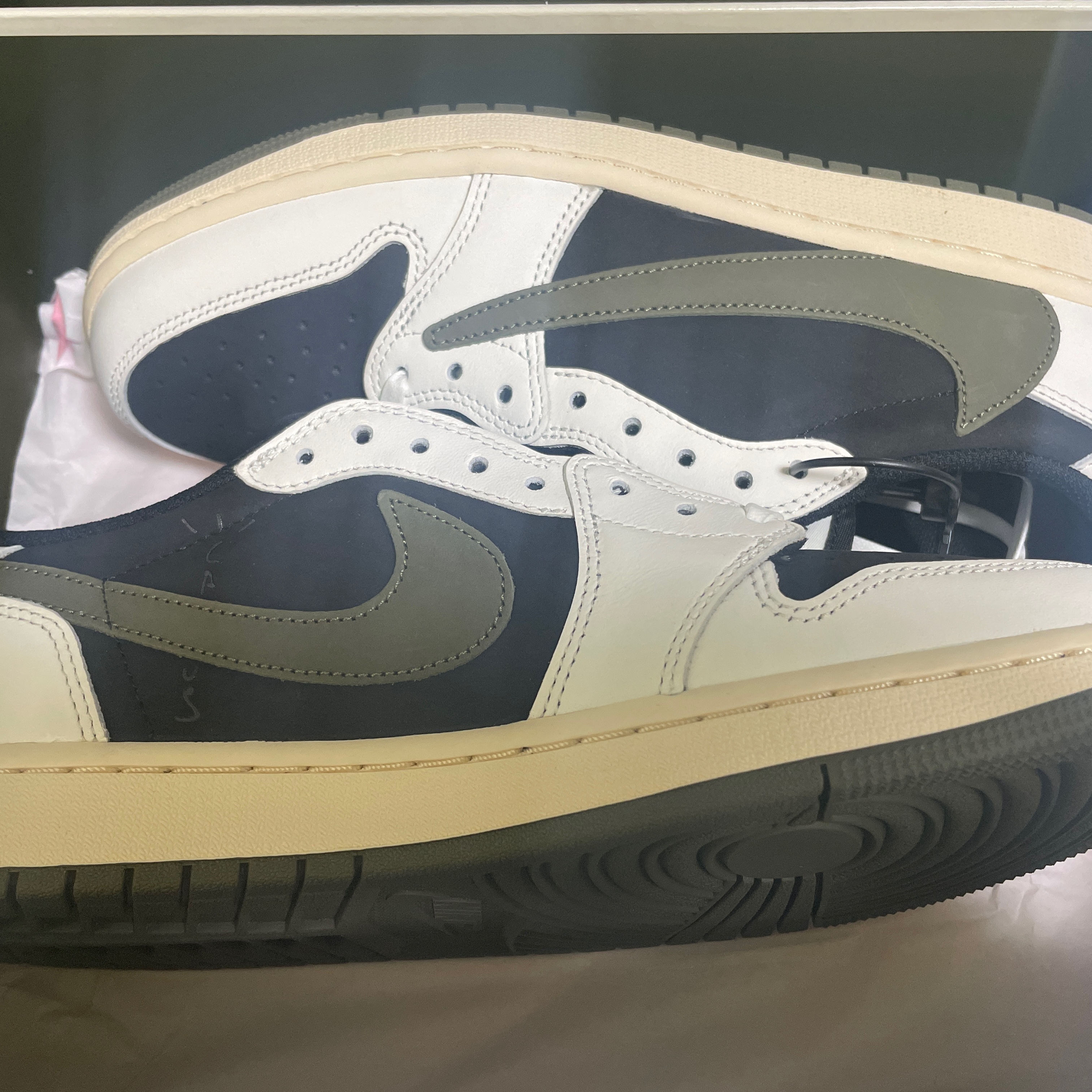 (W) Jordan 1 x Travis Scott Retro Low OG SP Medium Olive 착용 스타일